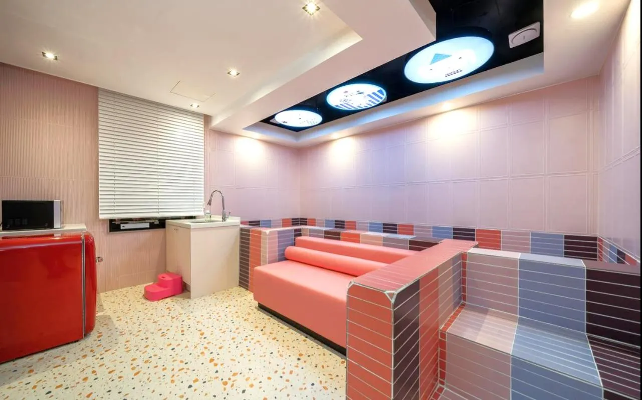 Swimming pool in Jangyu Almond Kids Hotel