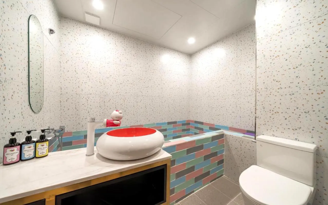Shower in Jangyu Almond Kids Hotel