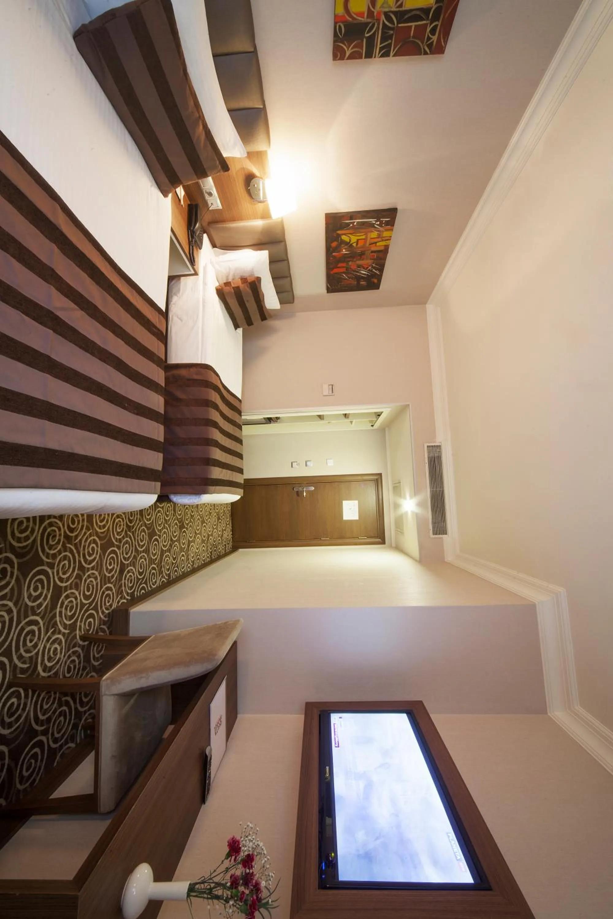 Communal lounge/ TV room, Bed in Delta Hotel Istanbul & Old City