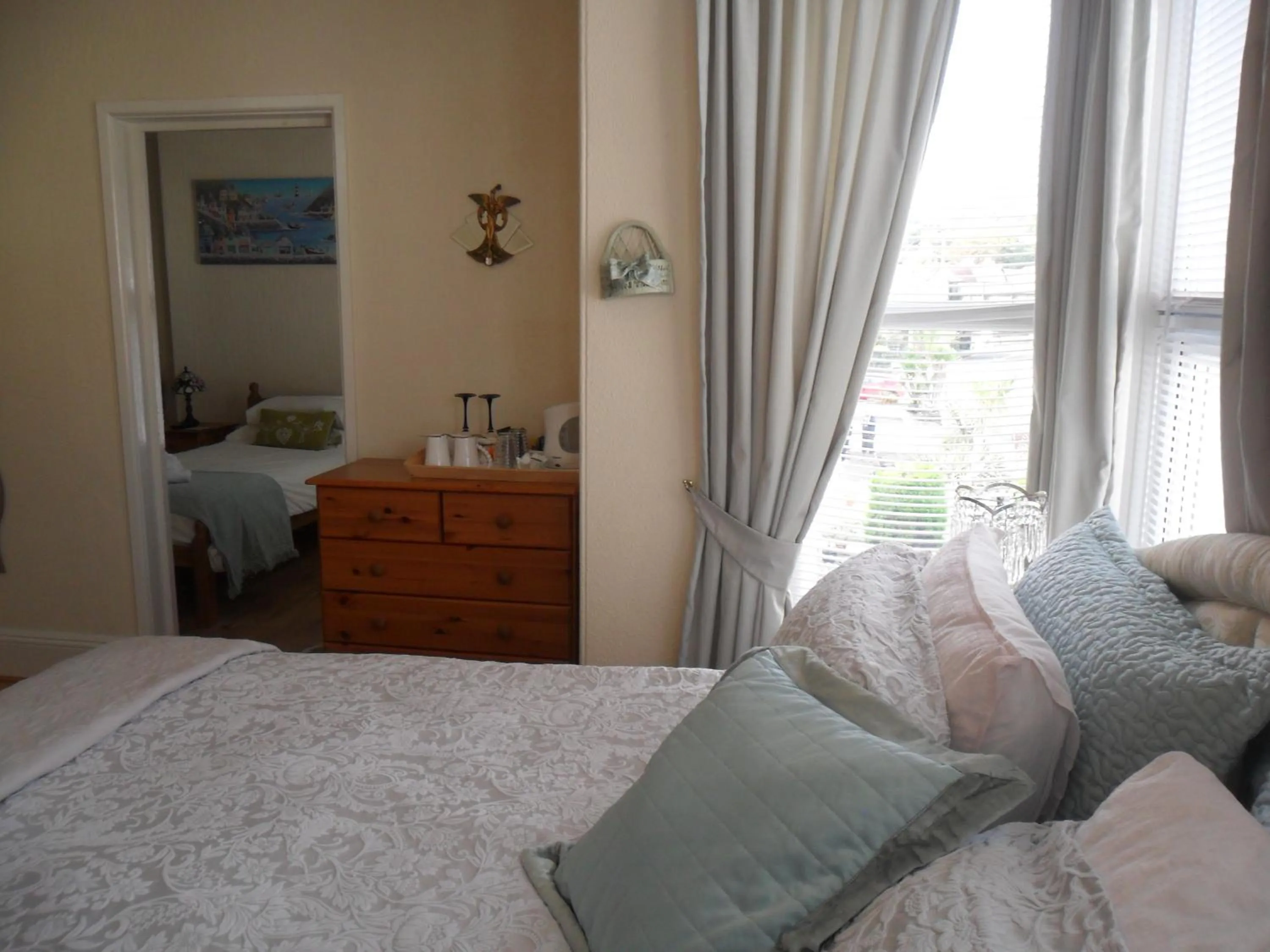 Bed in Beaches Guesthouse