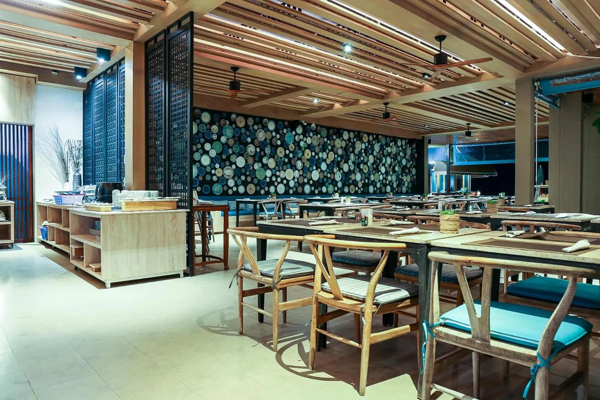 Restaurant/places to eat in AKIRA Lipe Resort