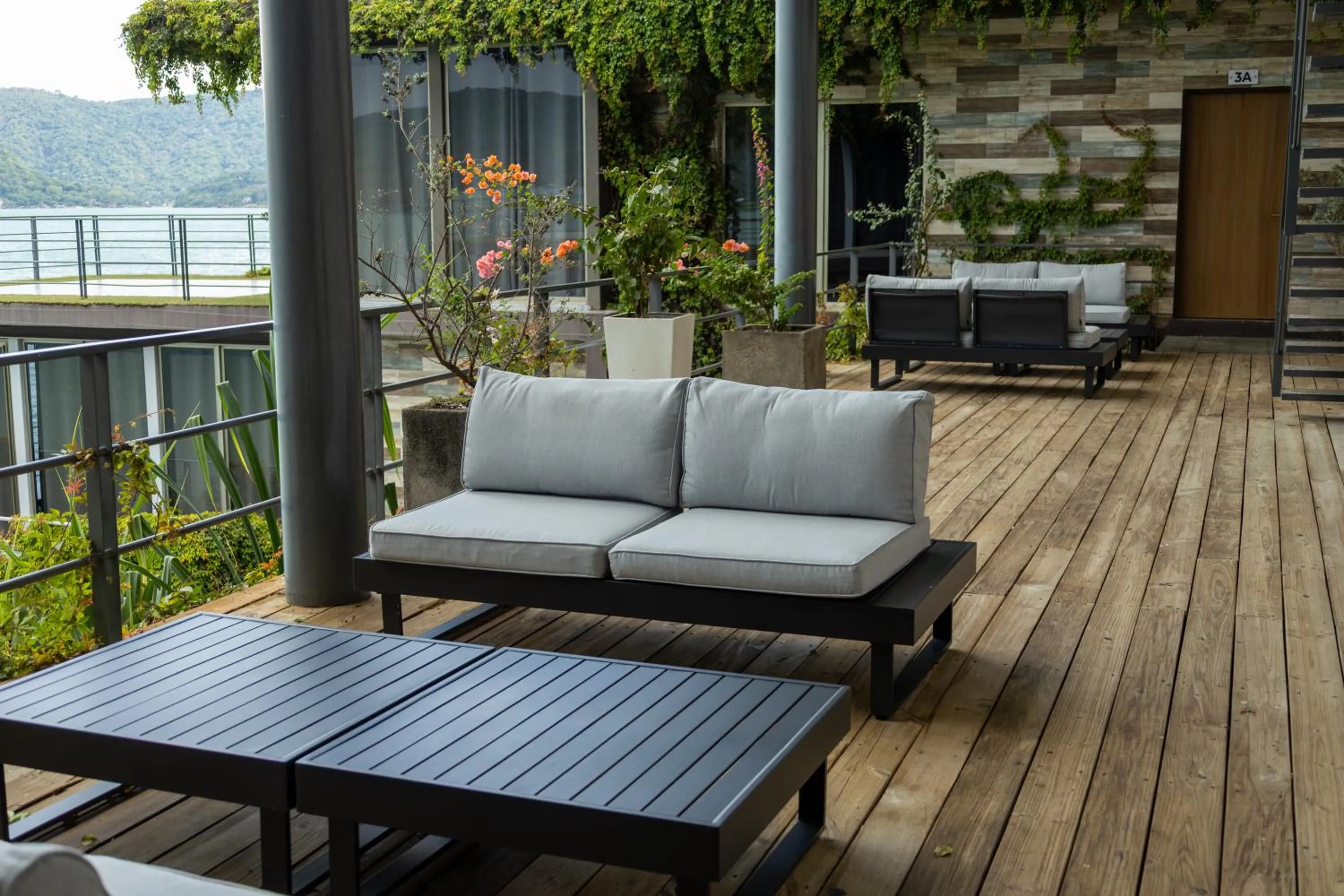 Seating area in Cardedeu Residence Lago de Coatepeque