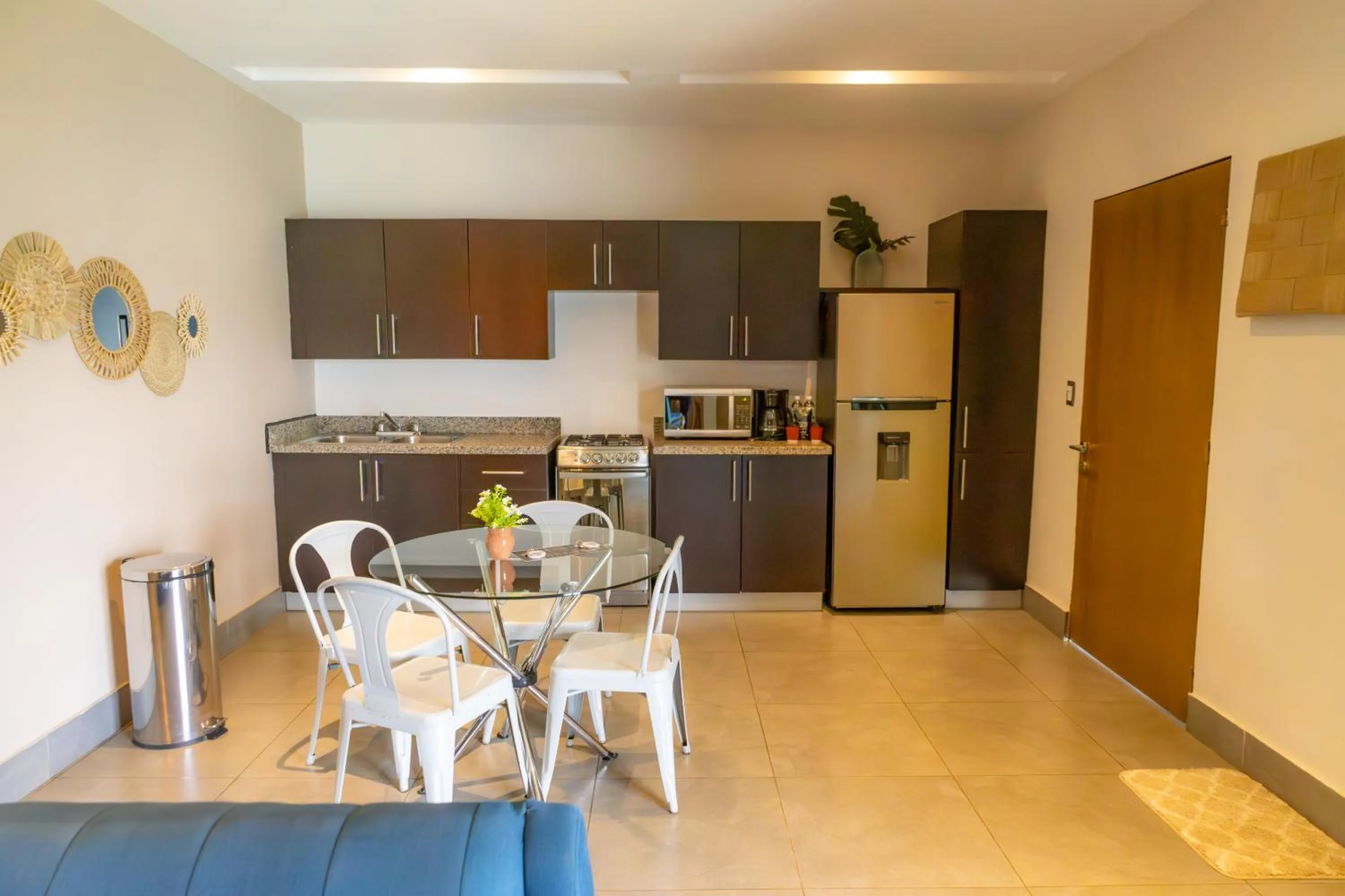 Dining area in Cardedeu Residence Lago de Coatepeque