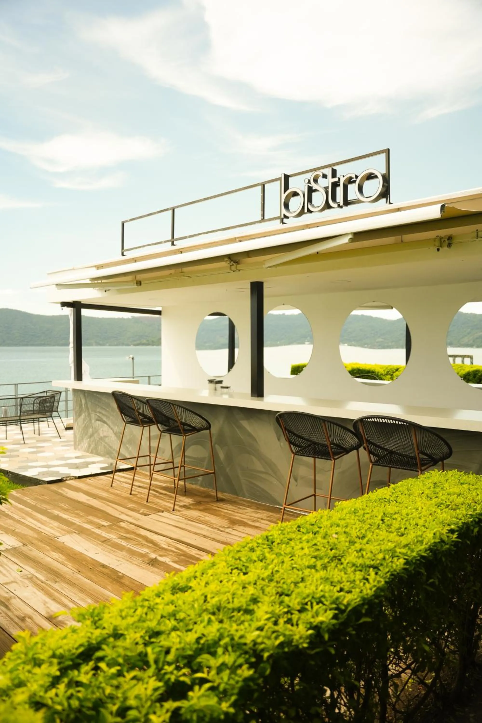 Restaurant/places to eat in Cardedeu Residence Lago de Coatepeque