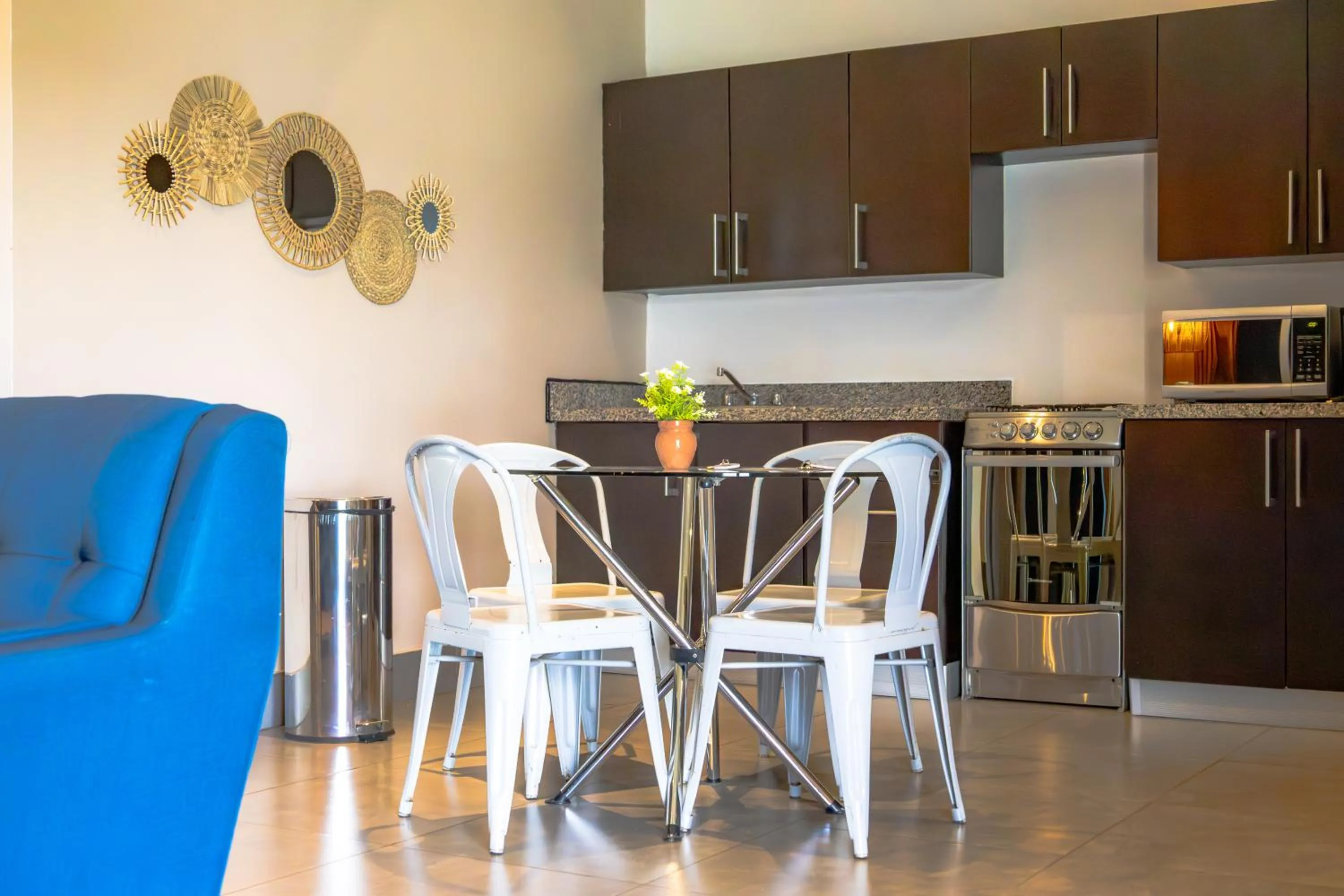 Dining area in Cardedeu Residence Lago de Coatepeque