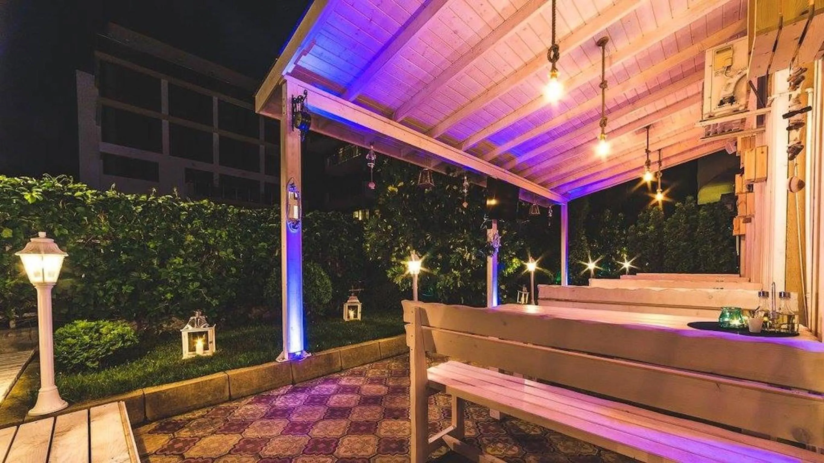 Restaurant/places to eat in Beatris Family House