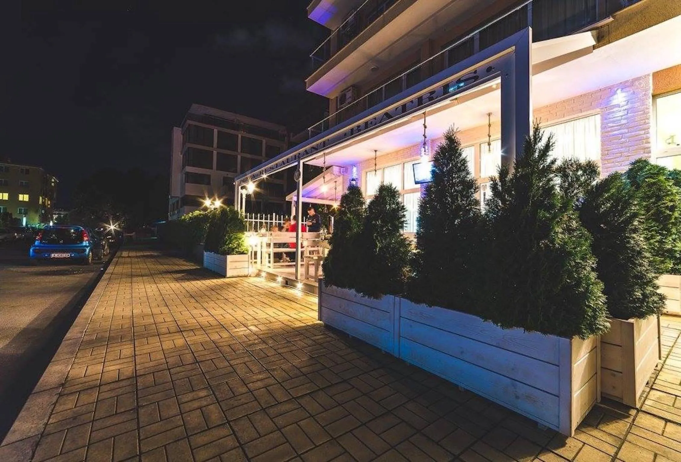 Restaurant/places to eat in Beatris Family House