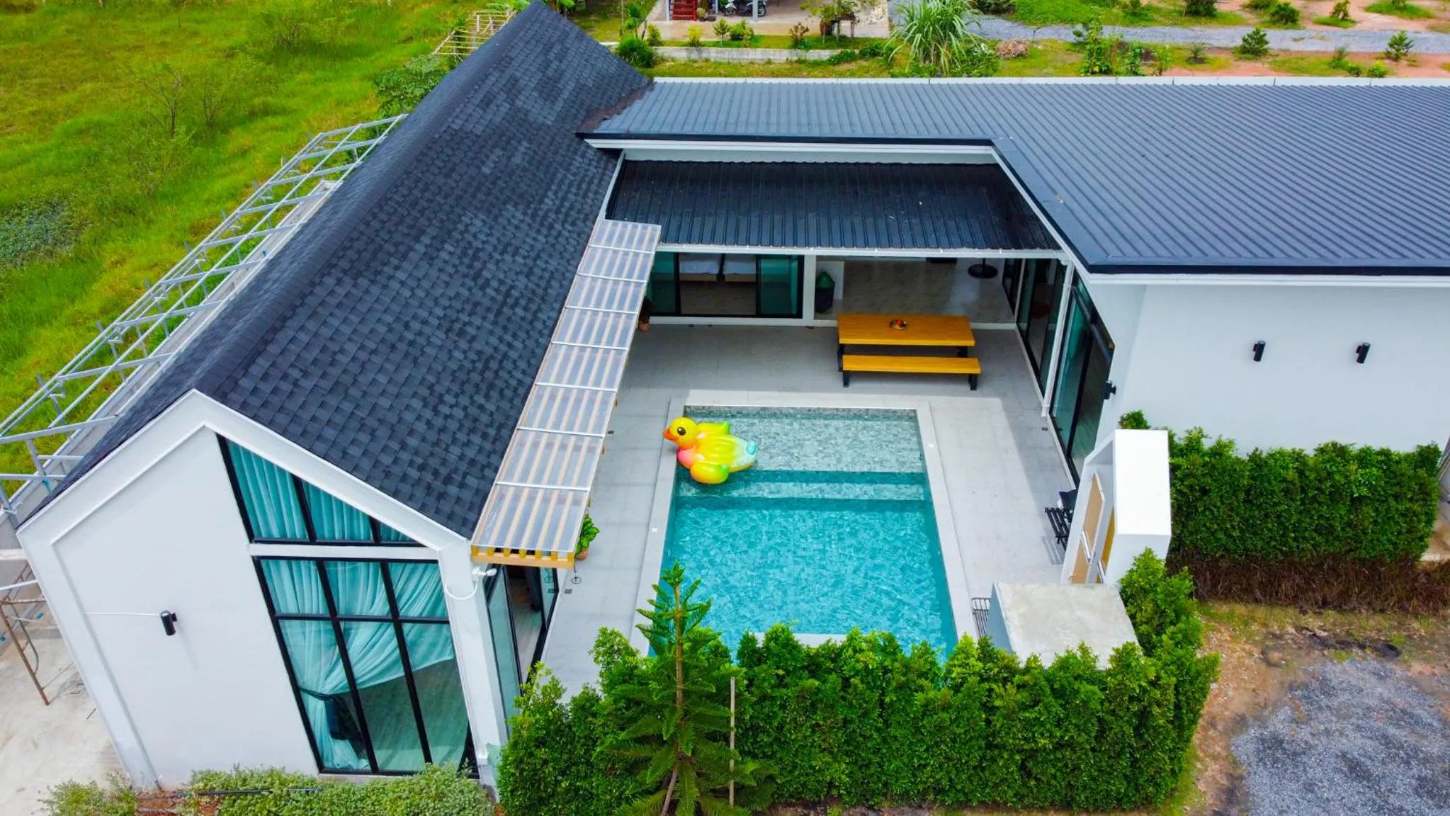 Pool view in Villa Paramount 1