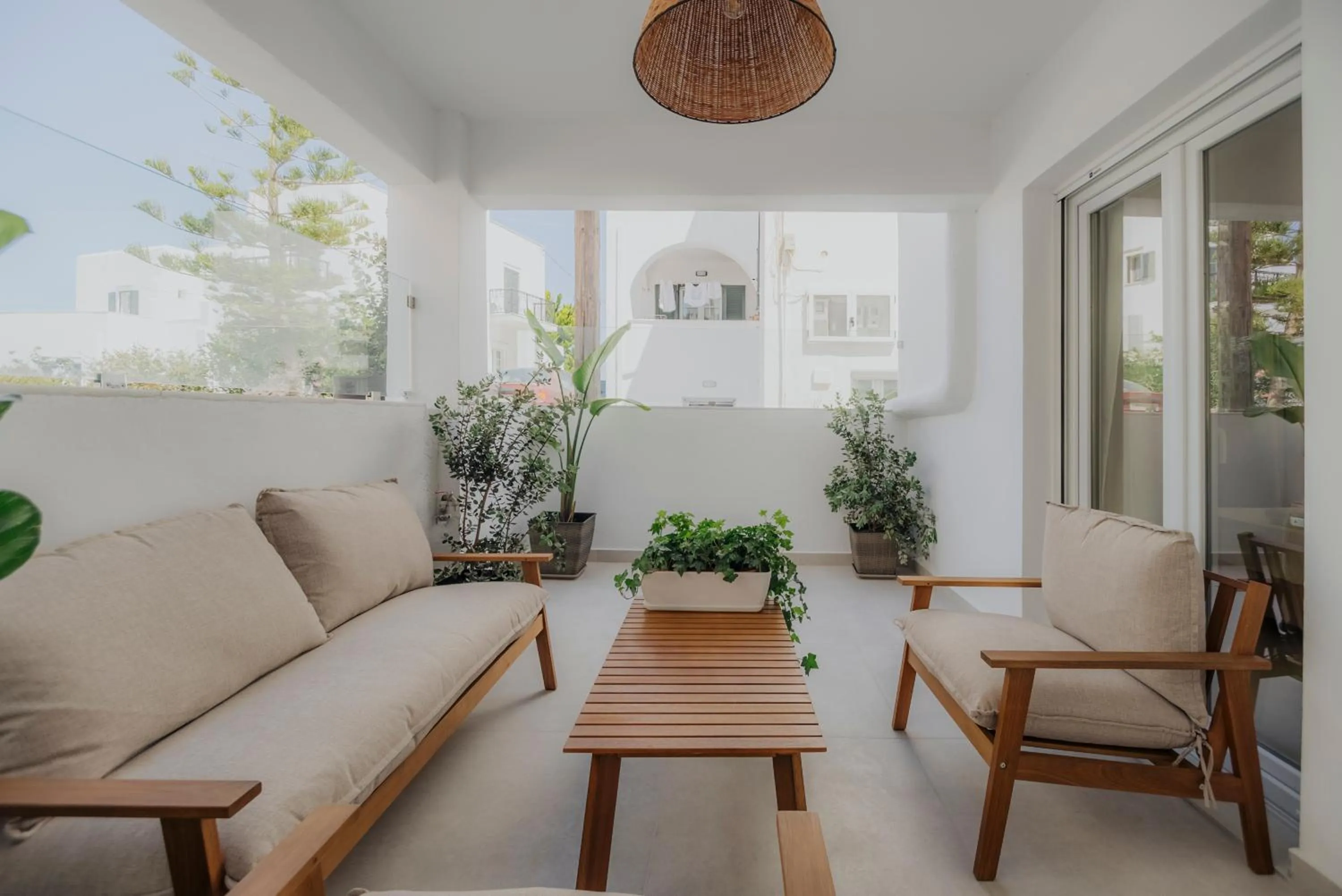 Patio in Golden Bird's