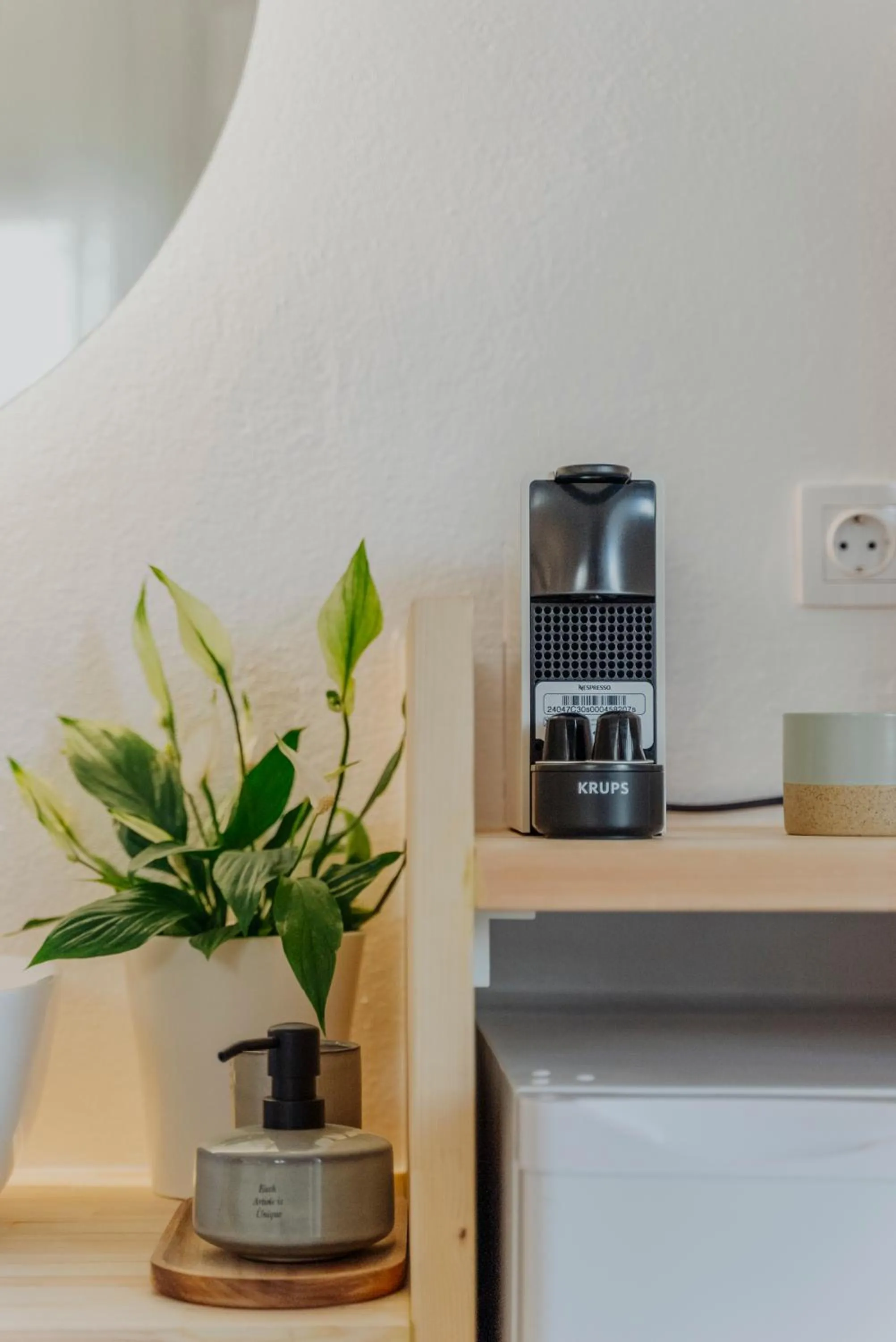 Coffee/tea facilities in Golden Bird's