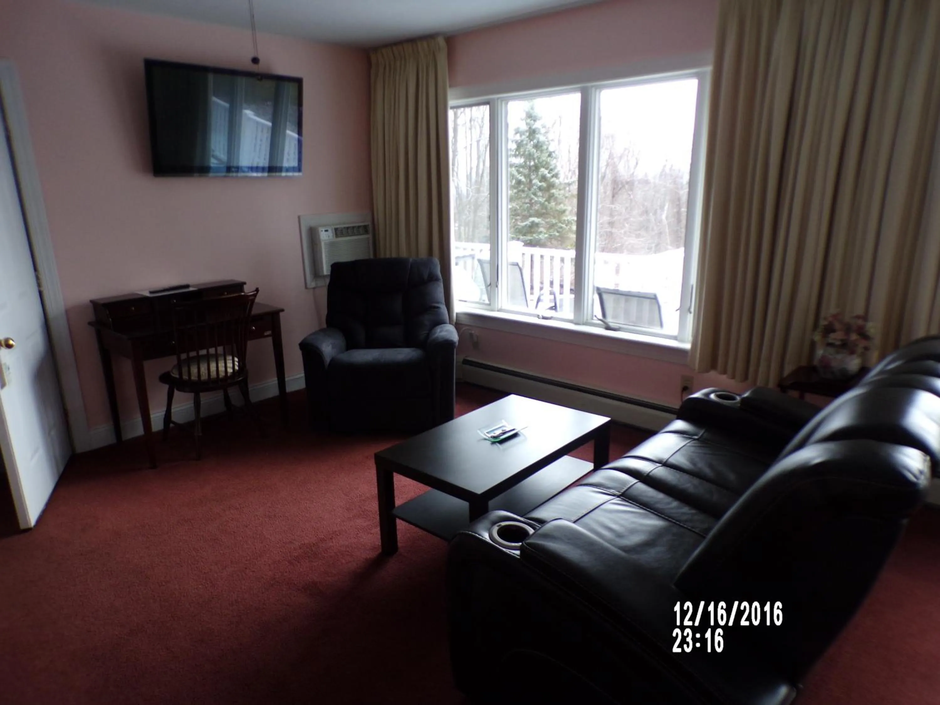Bedroom in Longhouse Manor B&B
