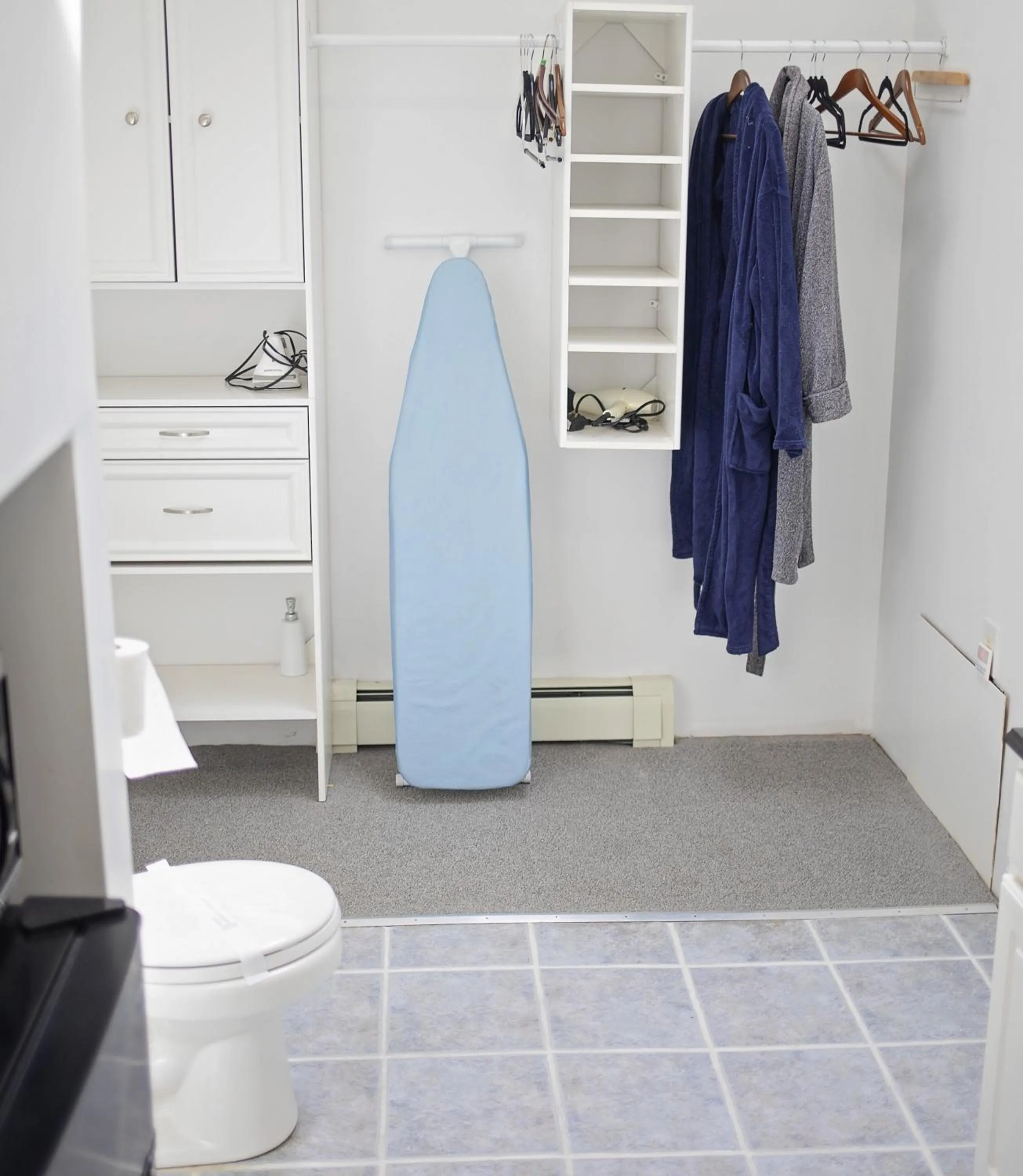 Bathroom in Longhouse Manor B&B