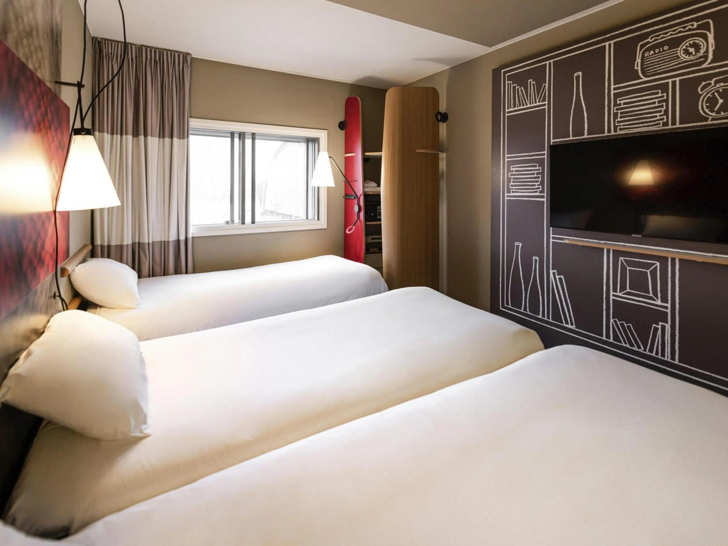 Bedroom, Bed in ibis Amsterdam Centre