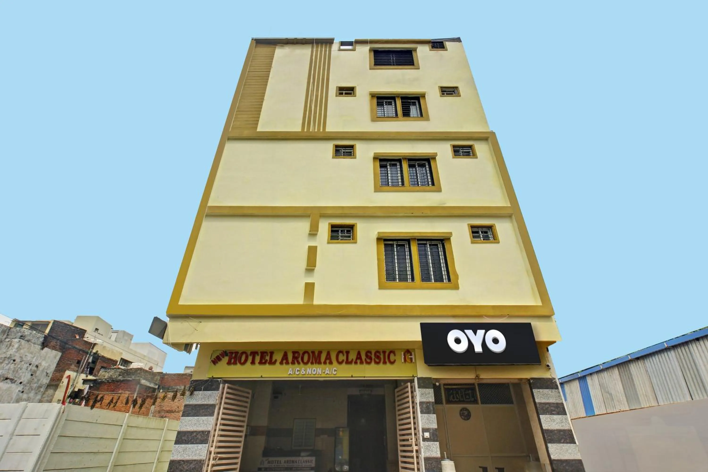 Facade/entrance in Hotel O New Hotel Aroma Classic