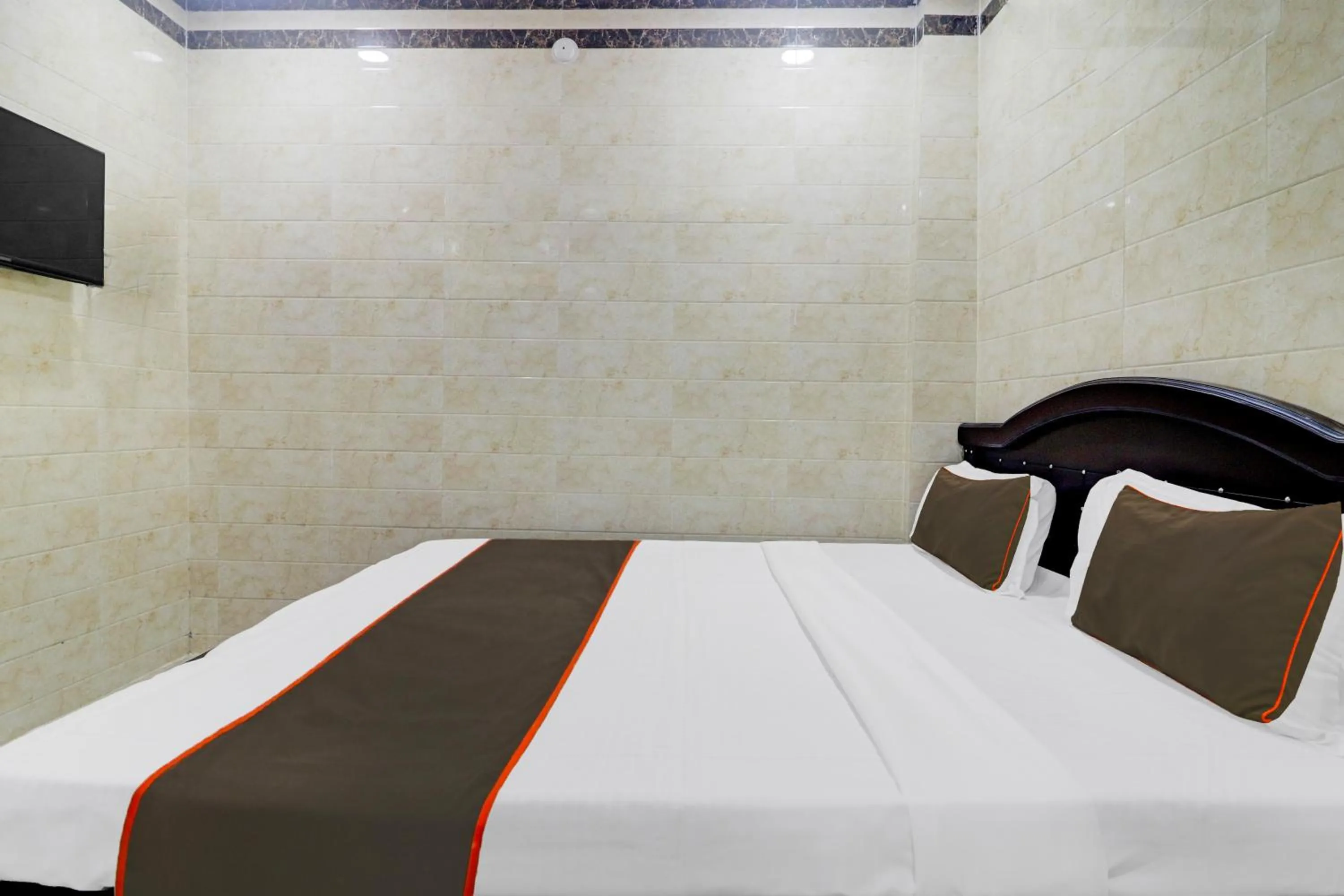 Bedroom, Bed in Hotel O New Hotel Aroma Classic