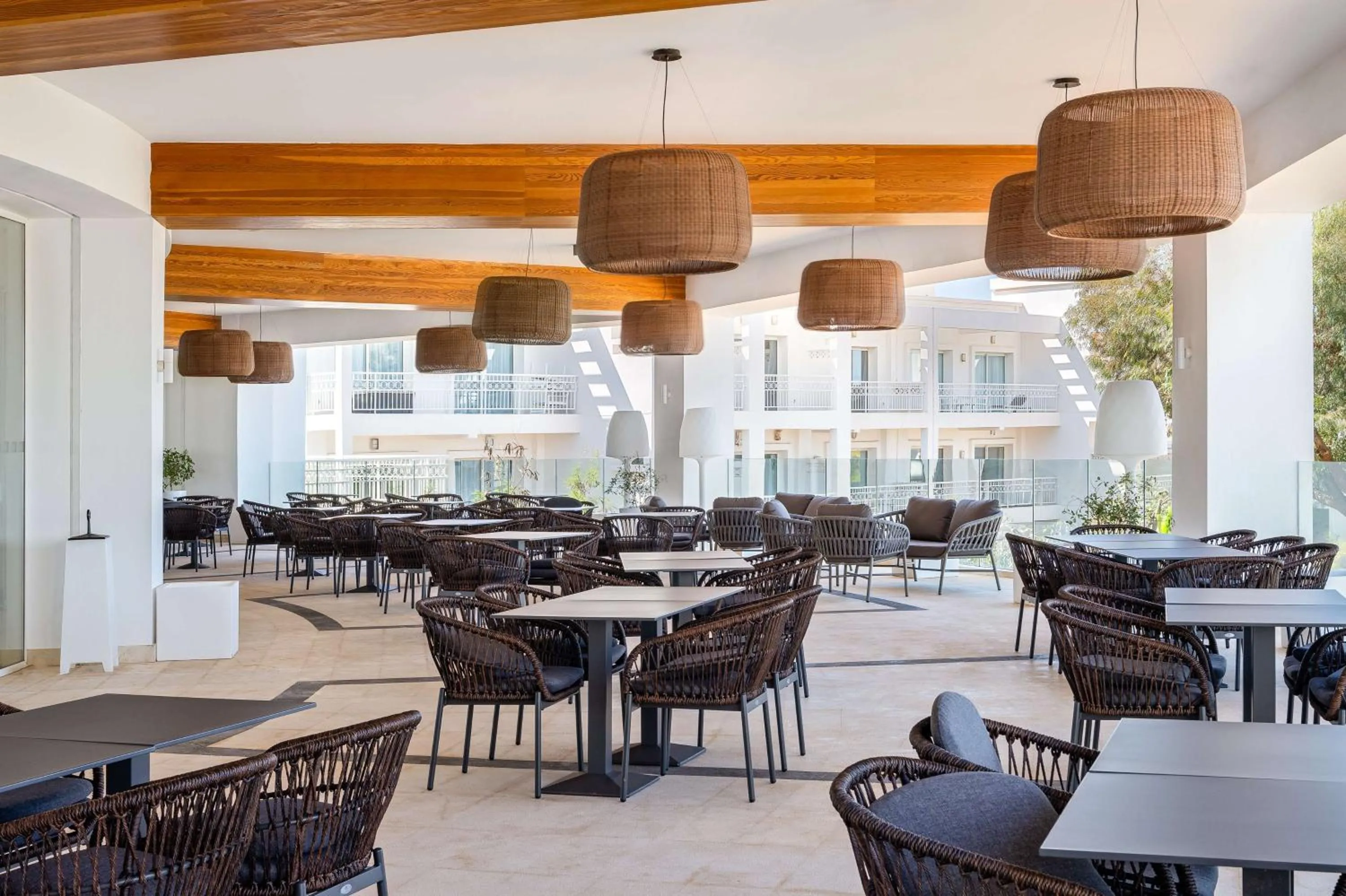 Lounge or bar in Radisson Blu Residences, Saidia