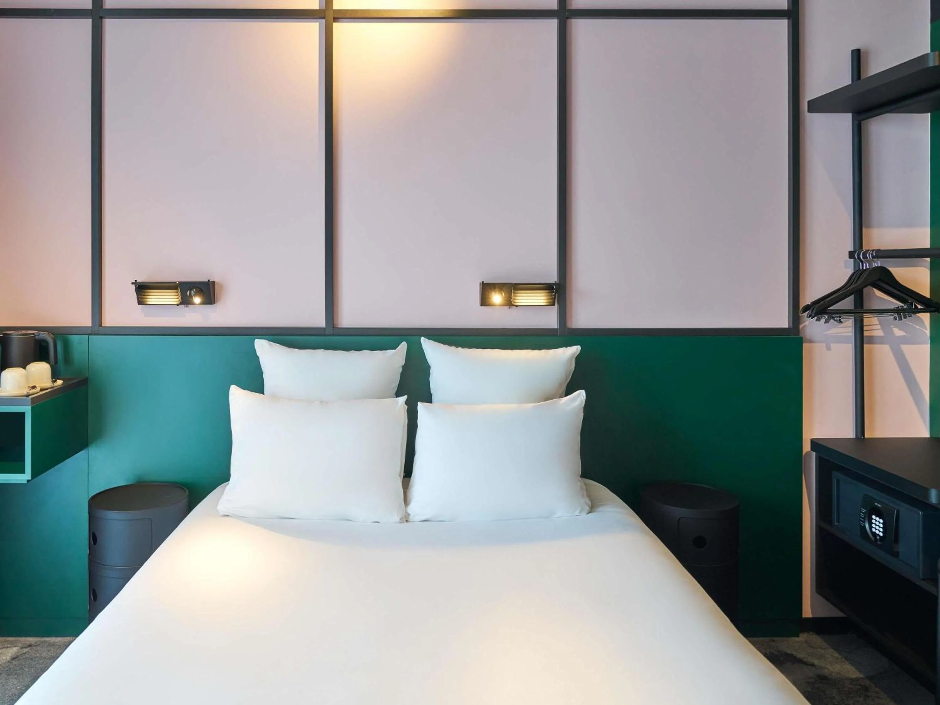 Bedroom, Bed in TRIBE Lyon Croix Rousse