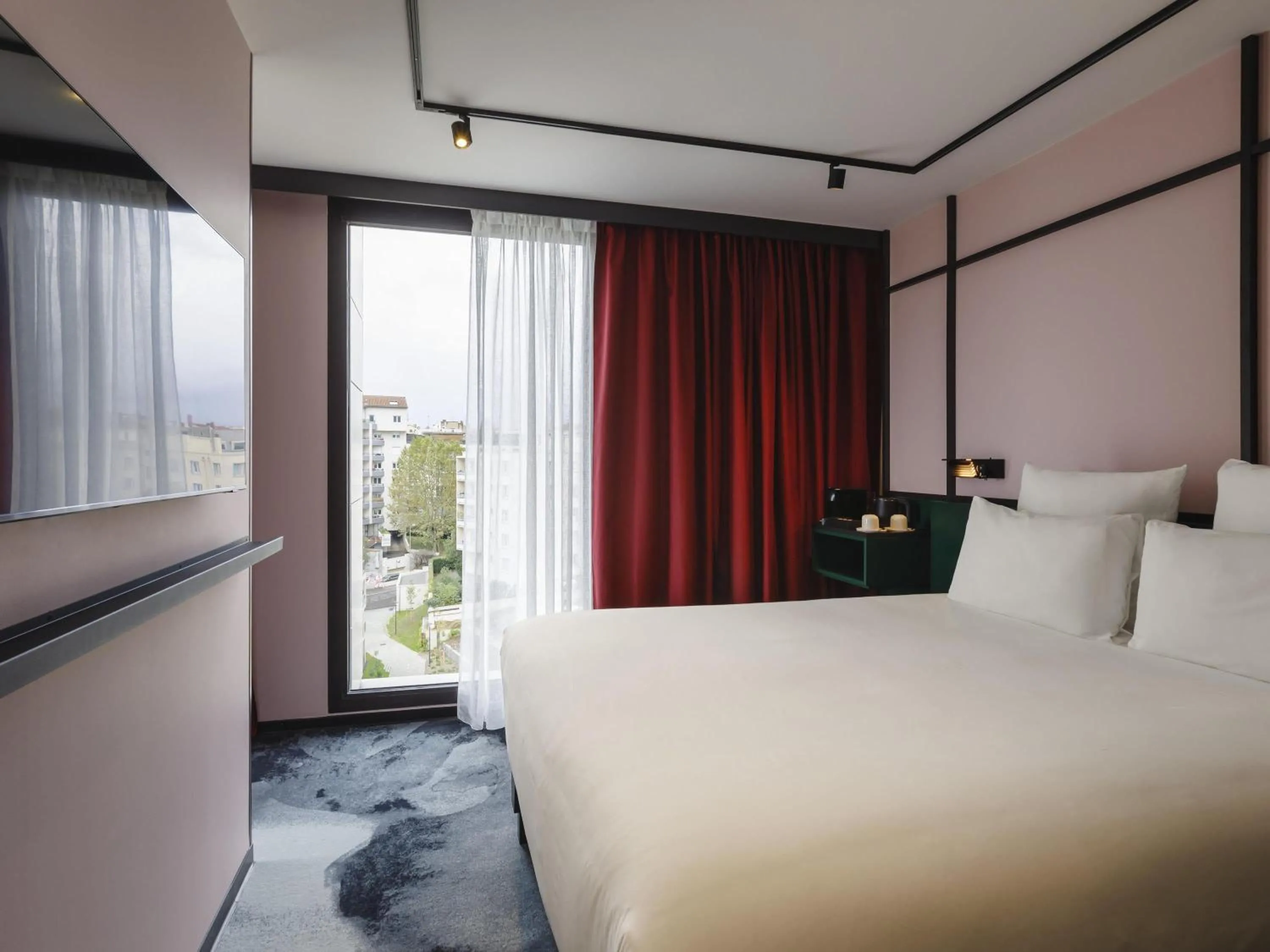 Photo of the whole room, Bed in TRIBE Lyon Croix Rousse