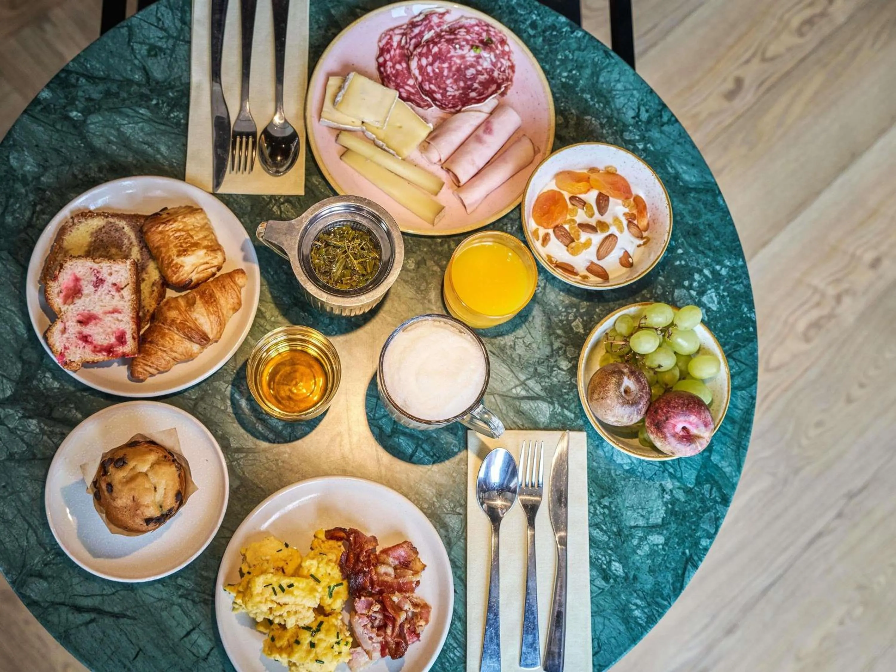 Restaurant/places to eat in TRIBE Lyon Croix Rousse