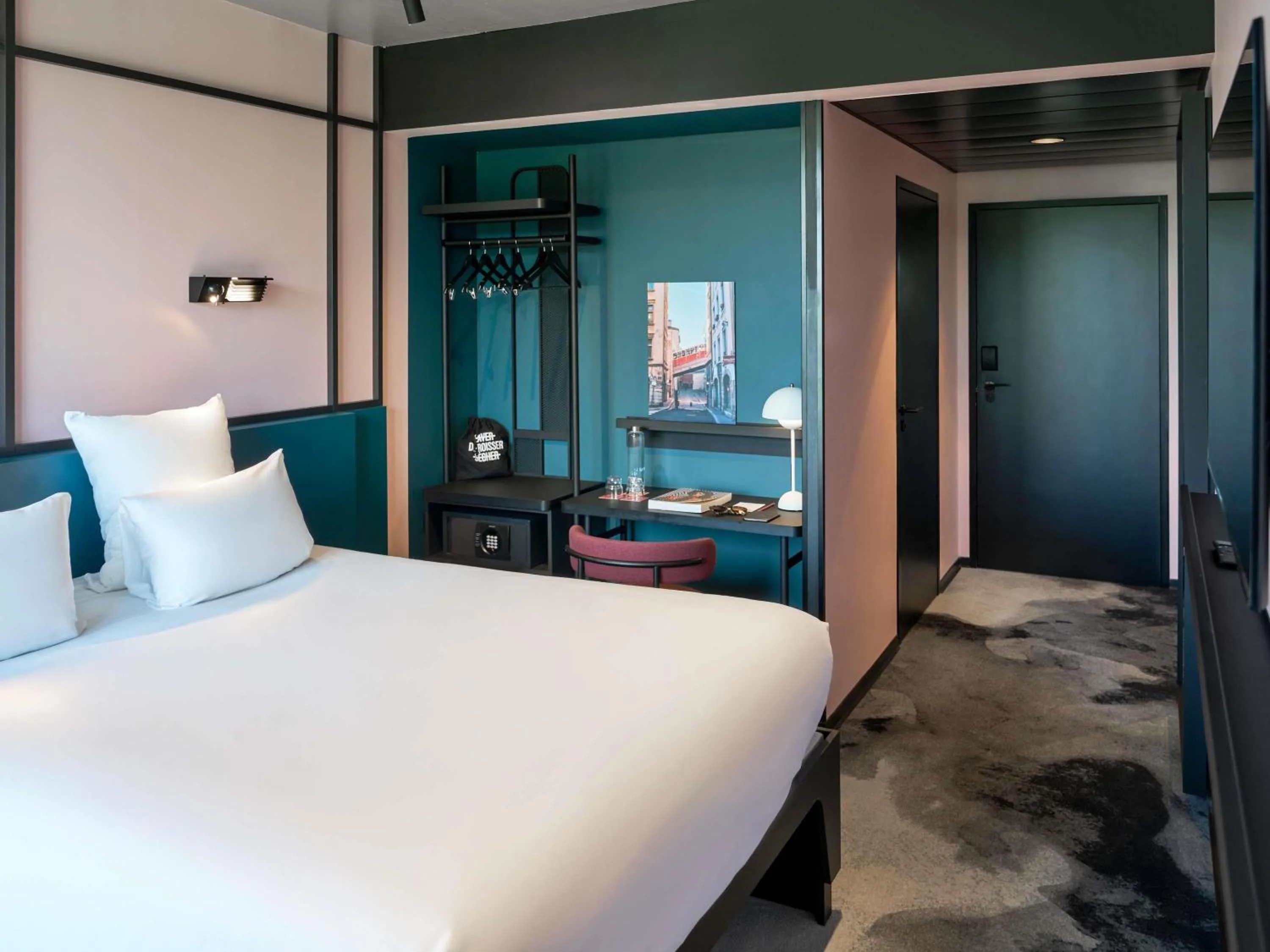 Bedroom, Bed in TRIBE Lyon Croix Rousse