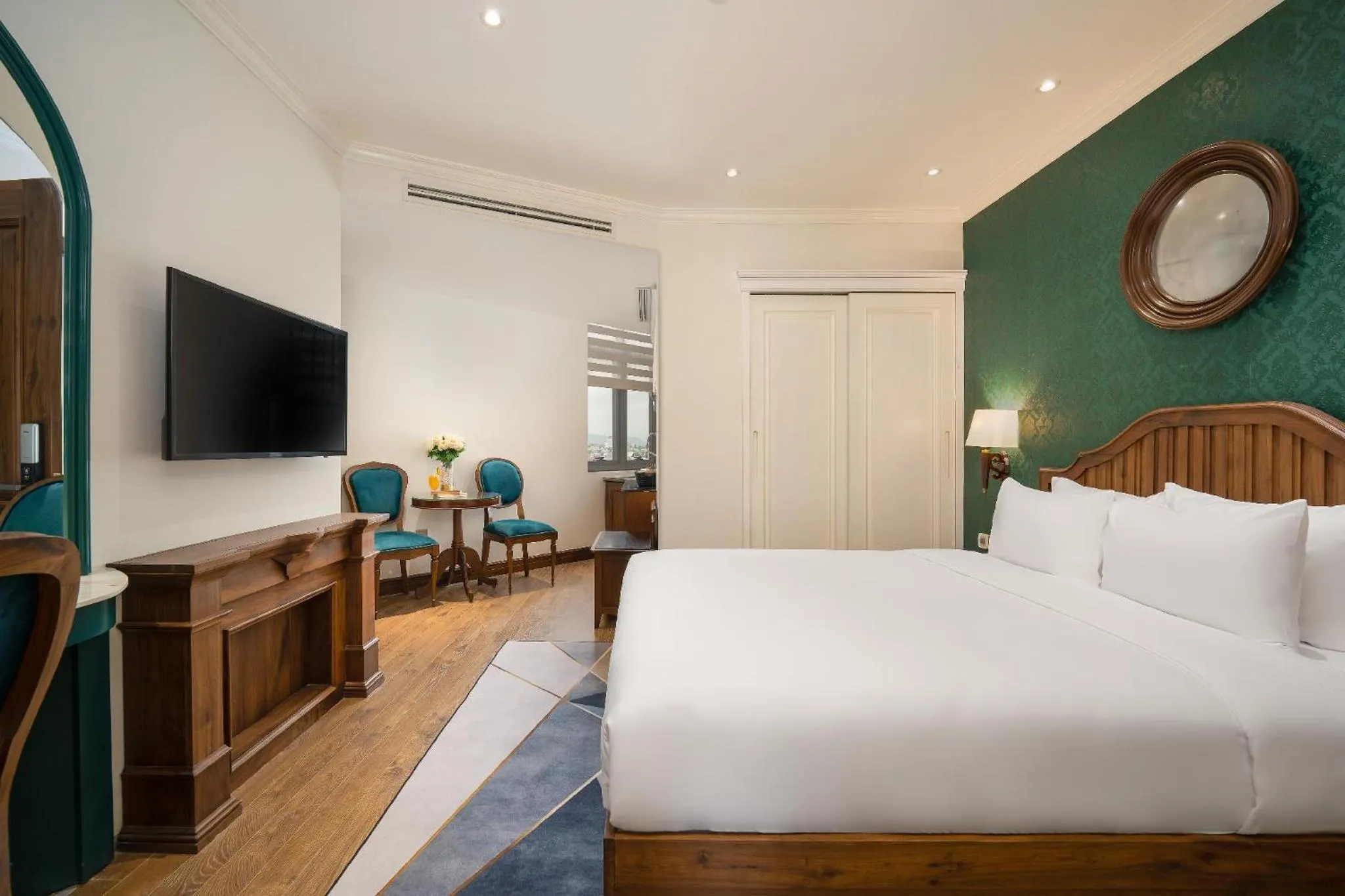 View (from property/room), Bed in La Belle Vie Boutique Hotel