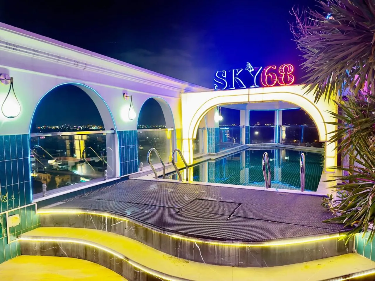 Swimming pool in La Belle Vie Boutique Hotel