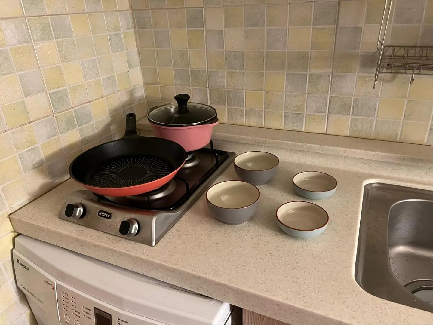 Kitchen or kitchenette in Jnineguesthouse