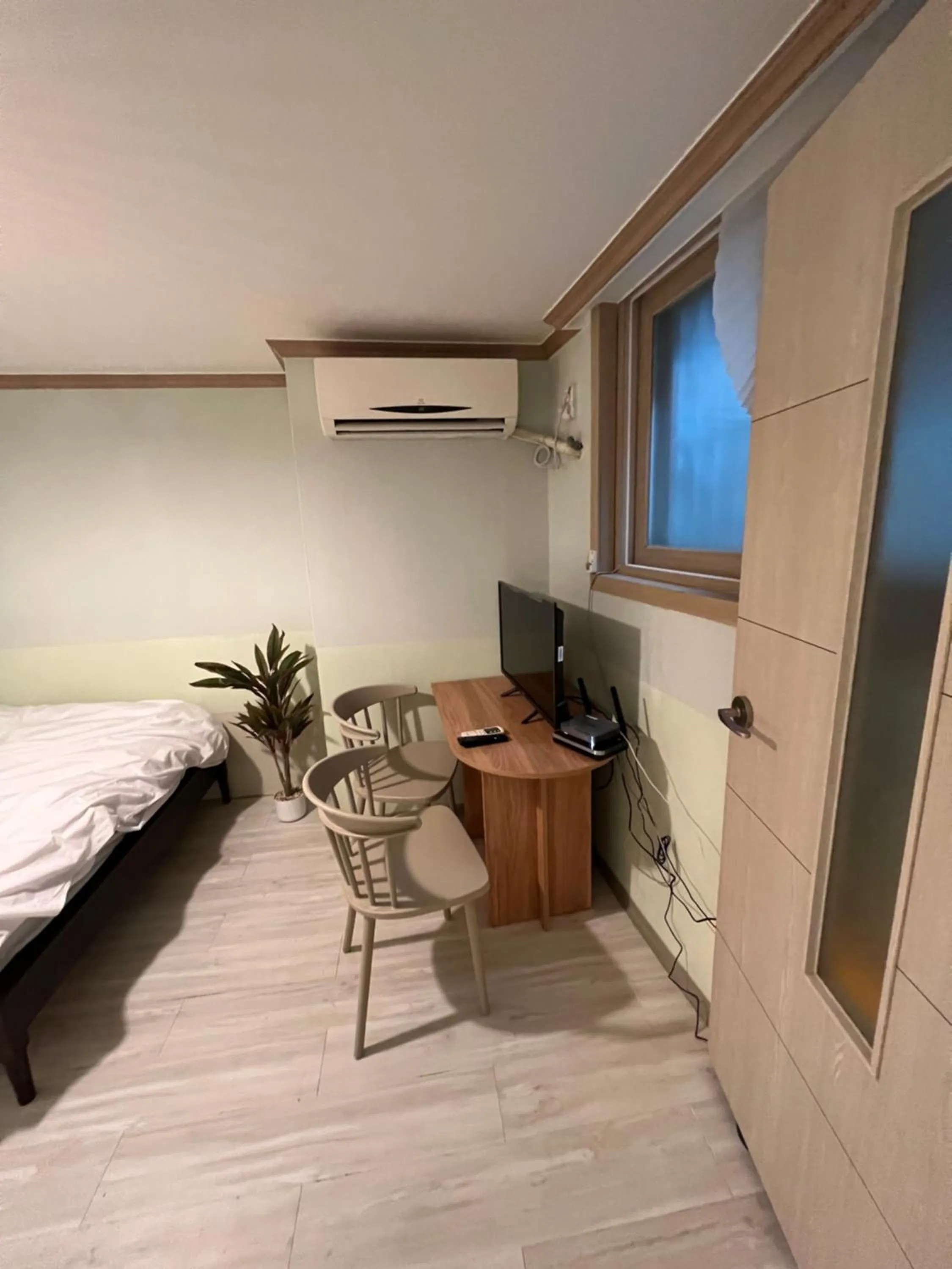 hair dresser, Bed in Jnineguesthouse