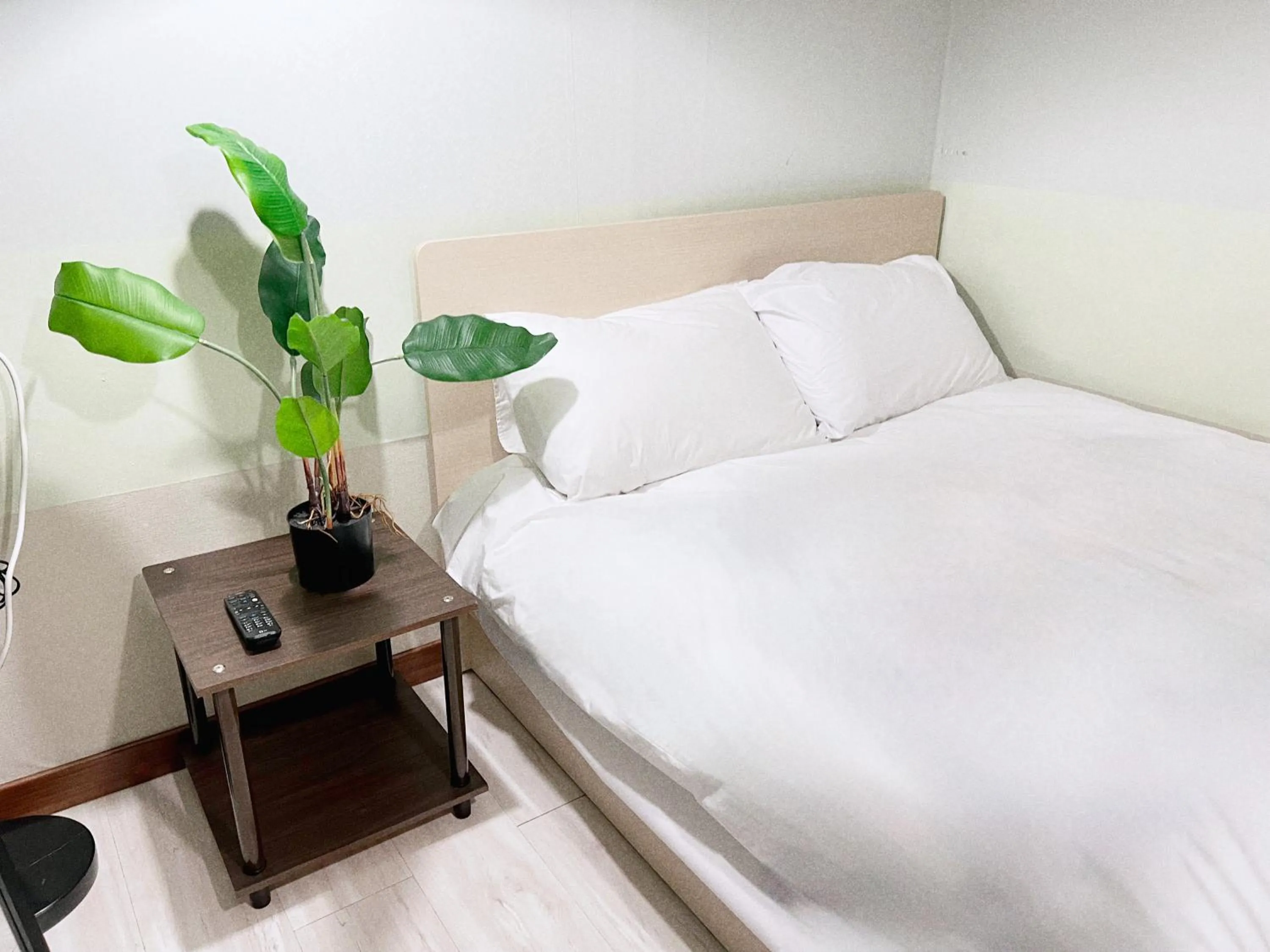 hair dresser, Bed in Jnineguesthouse