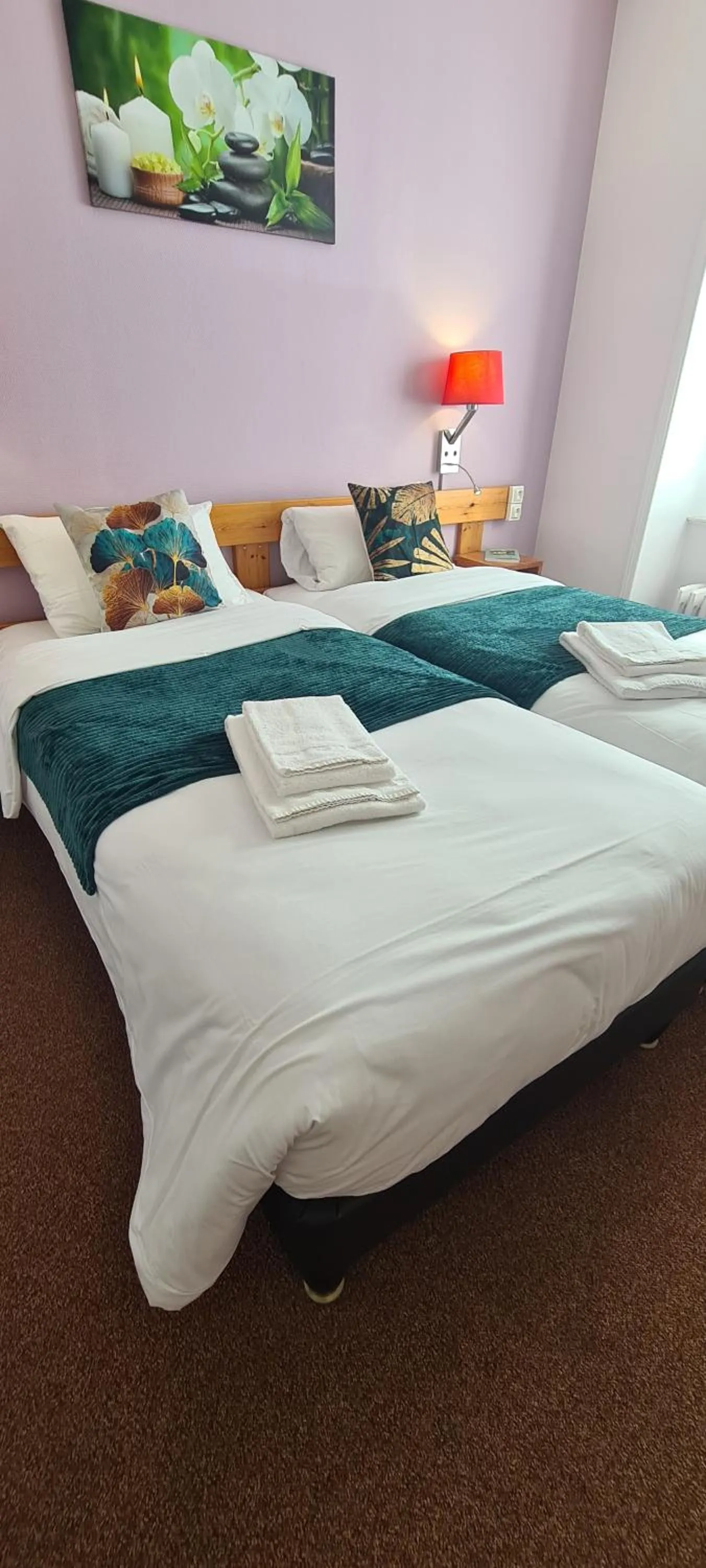 Bed in Le 120 - Groupe Logis Hotels - Ex Auberge la Terrasse