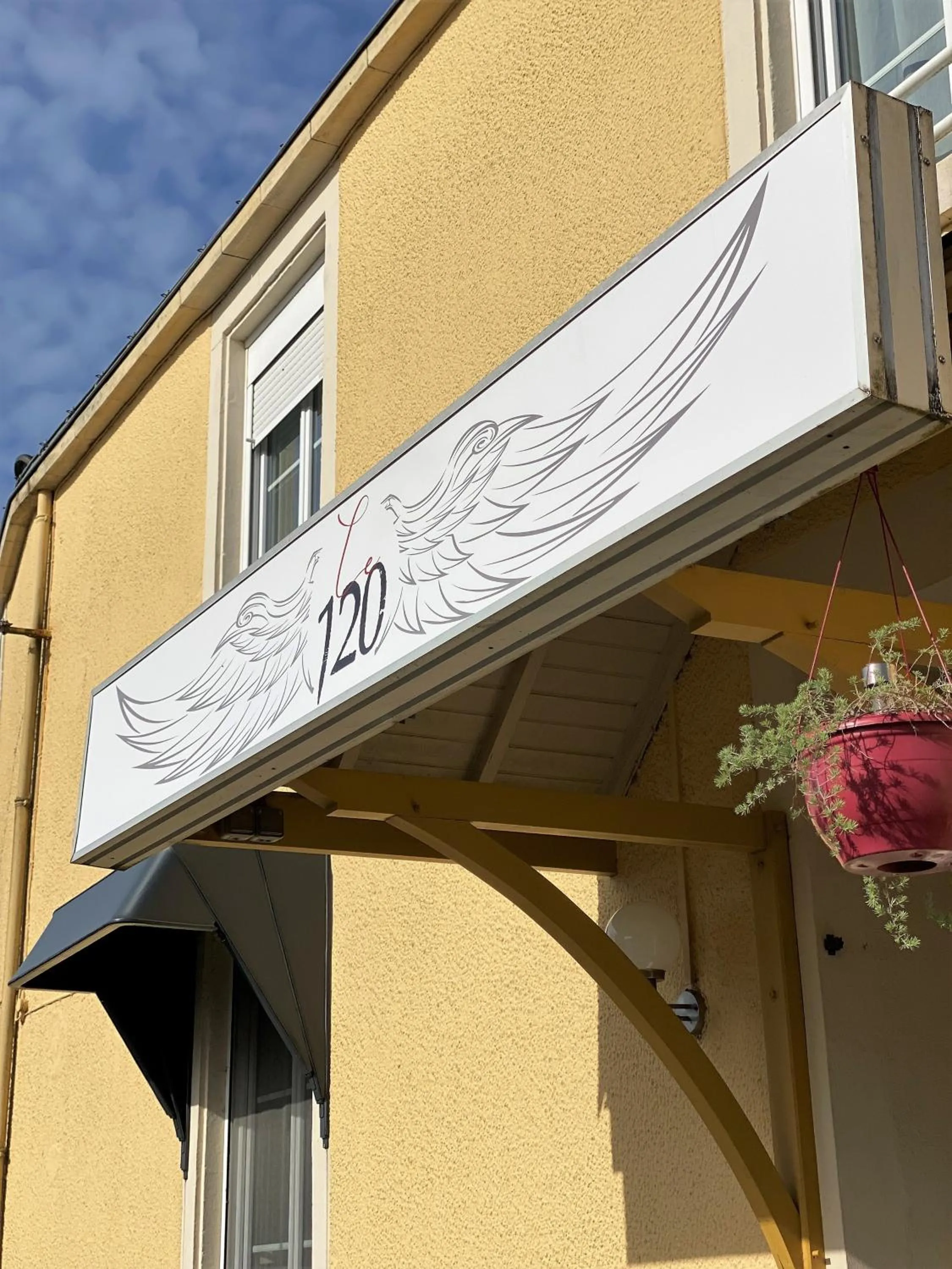 Street view in Le 120 - Groupe Logis Hotels - Ex Auberge la Terrasse