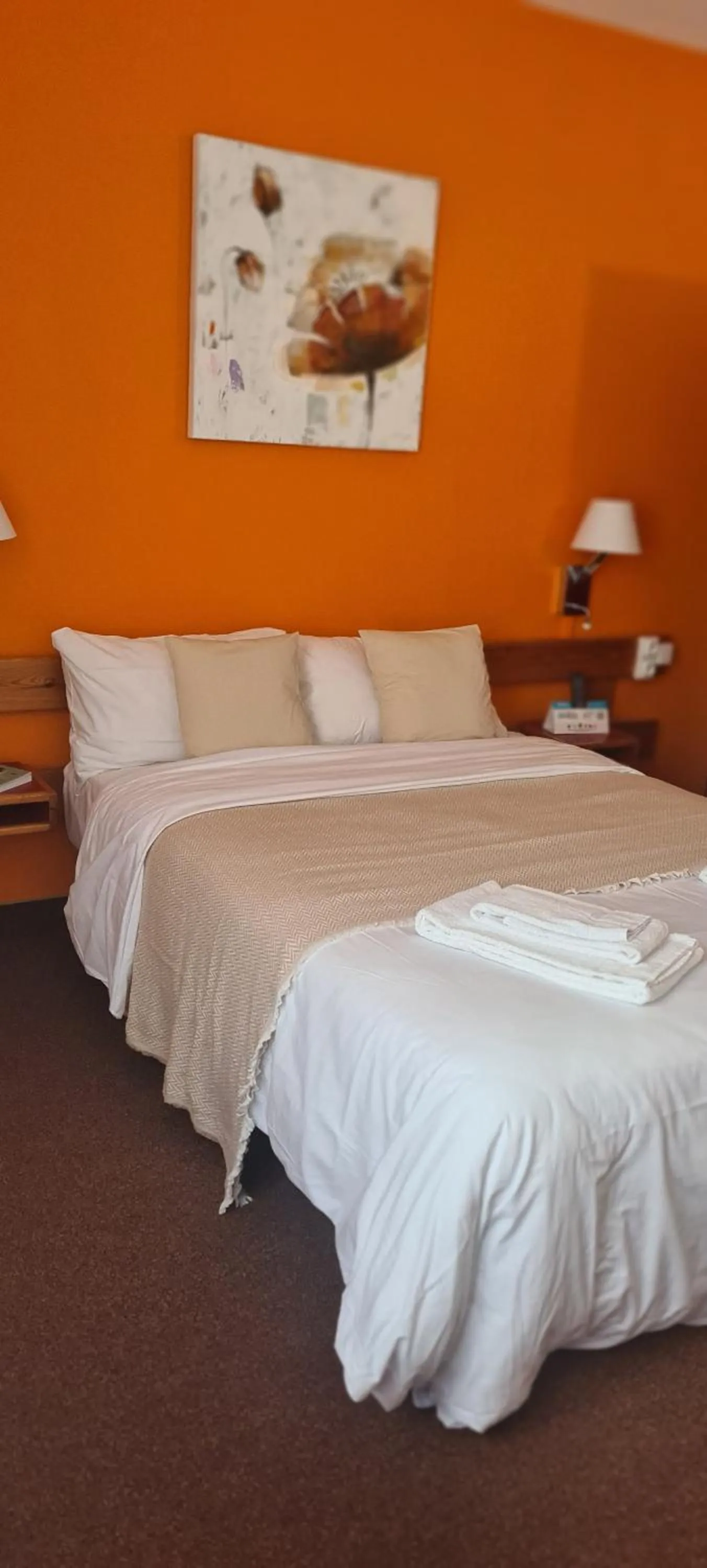 Bed in Le 120 - Groupe Logis Hotels - Ex Auberge la Terrasse