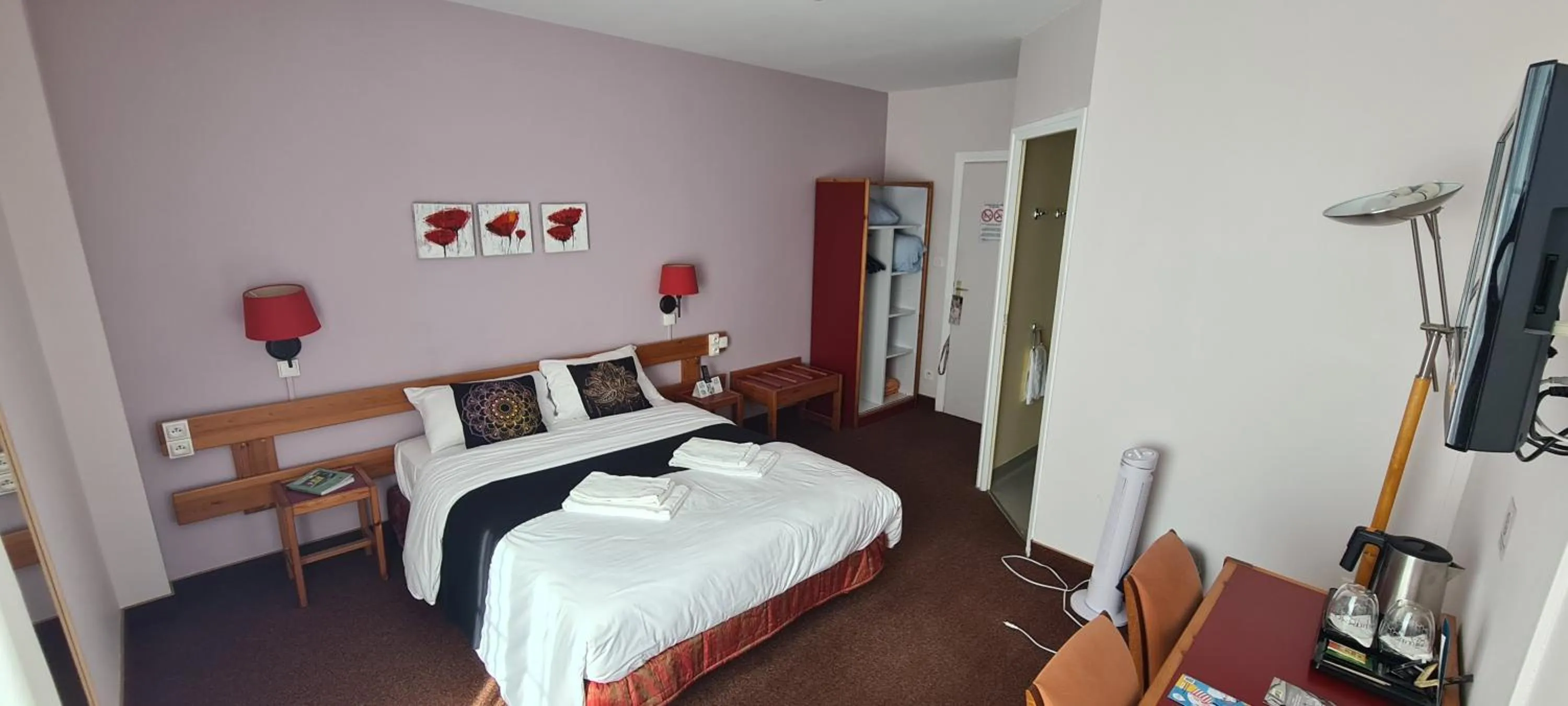 Photo of the whole room, Bed in Le 120 - Groupe Logis Hotels - Ex Auberge la Terrasse
