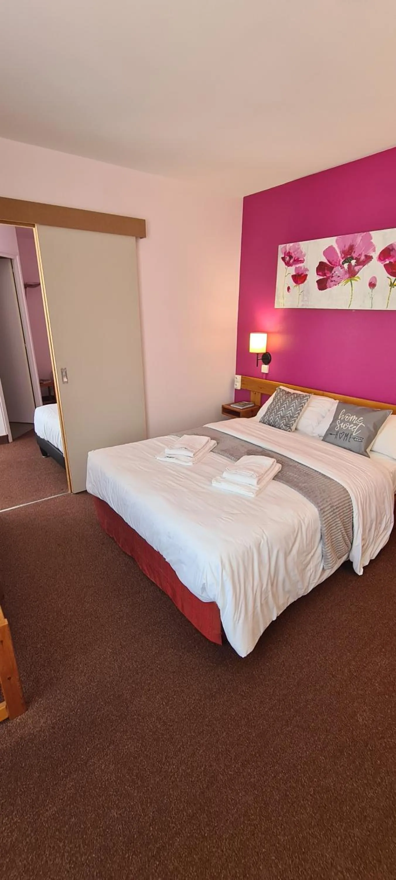 Bed in Le 120 - Groupe Logis Hotels - Ex Auberge la Terrasse