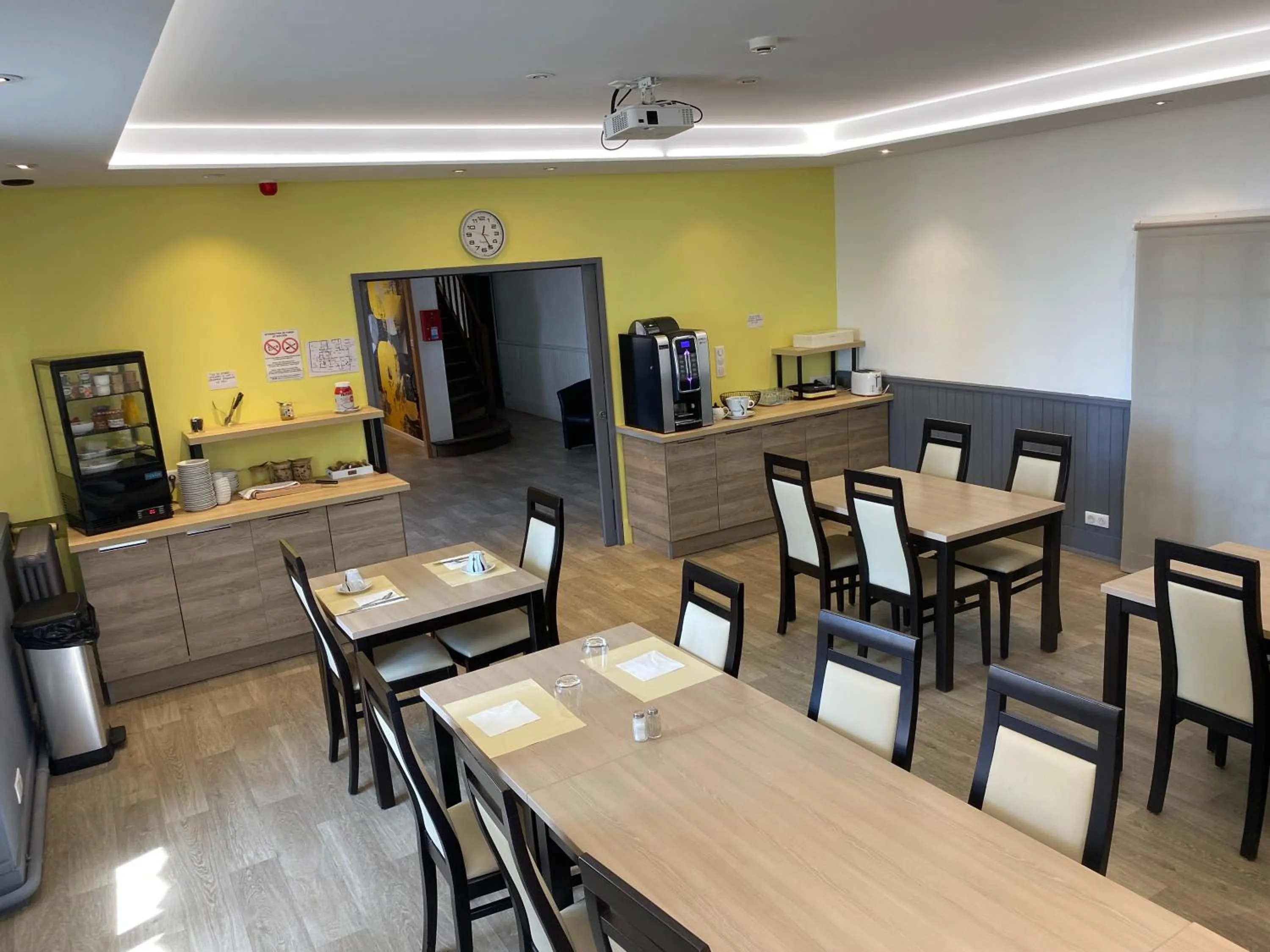 Breakfast in Le 120 - Groupe Logis Hotels - Ex Auberge la Terrasse