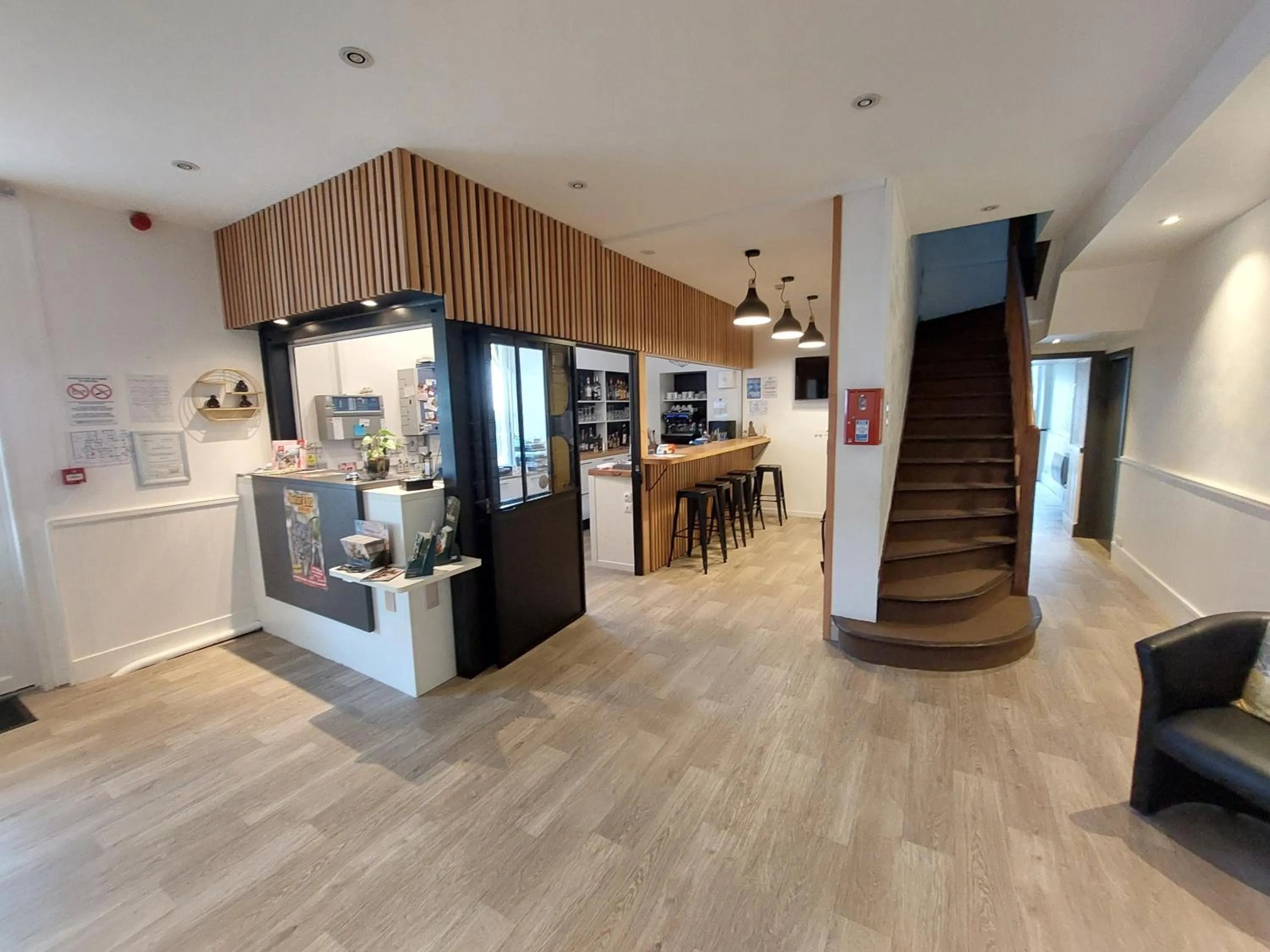 Lobby or reception in Le 120 - Groupe Logis Hotels - Ex Auberge la Terrasse