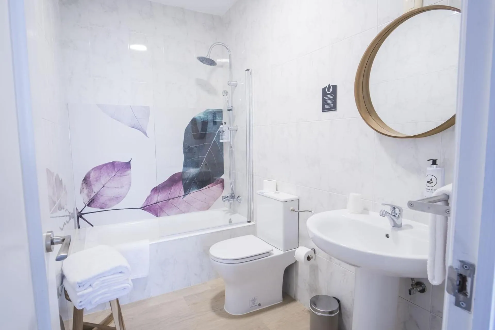 Toilet in Hotel Alda Coruñamar