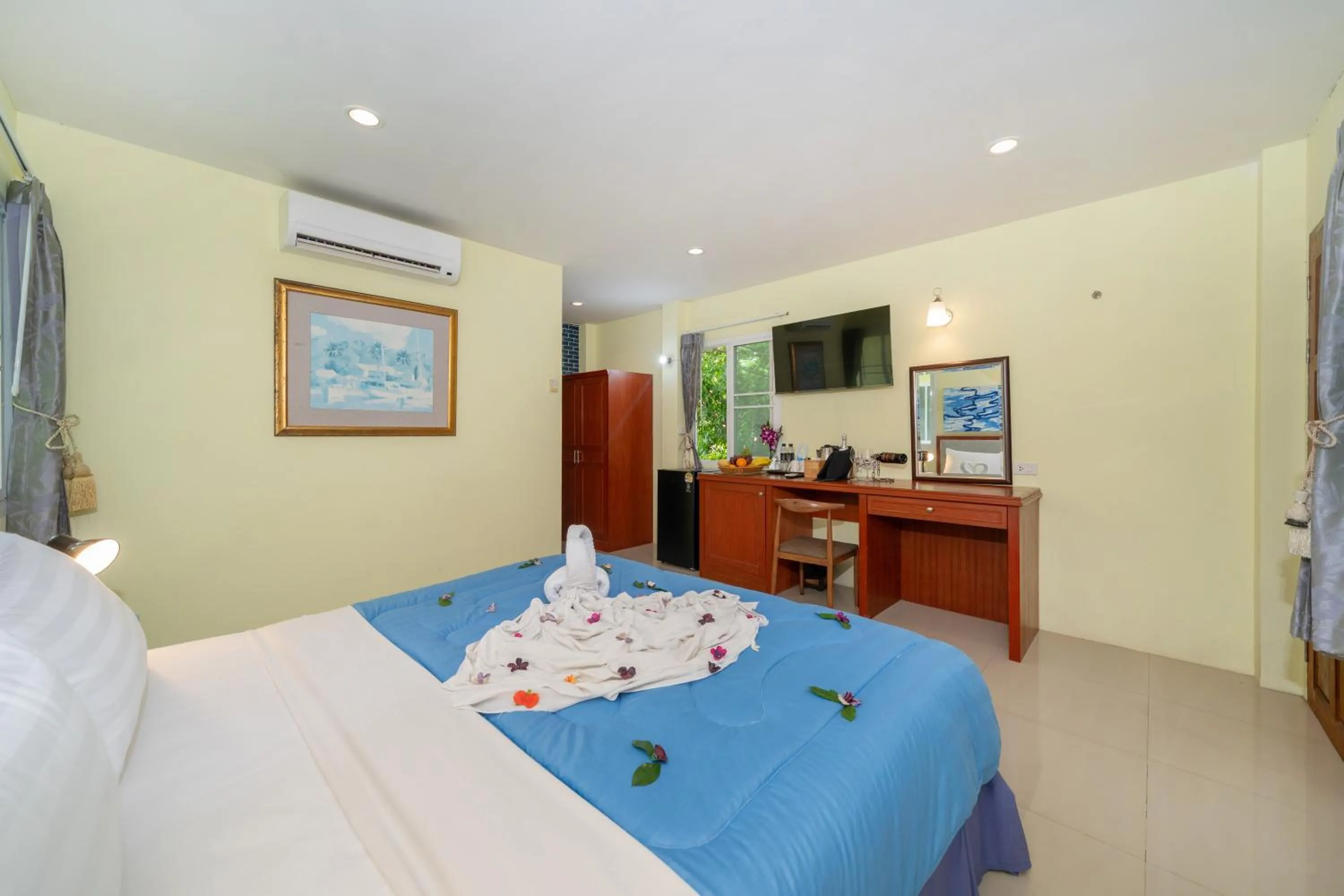 Photo of the whole room, Bed in Oceanview Bungalows by EAT