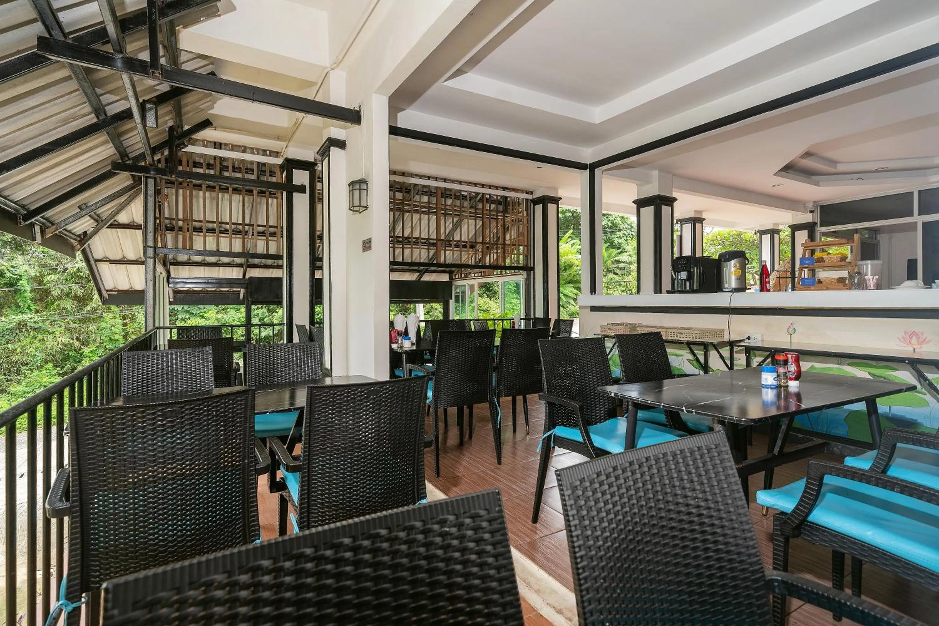 Restaurant/places to eat in Oceanview Bungalows by EAT