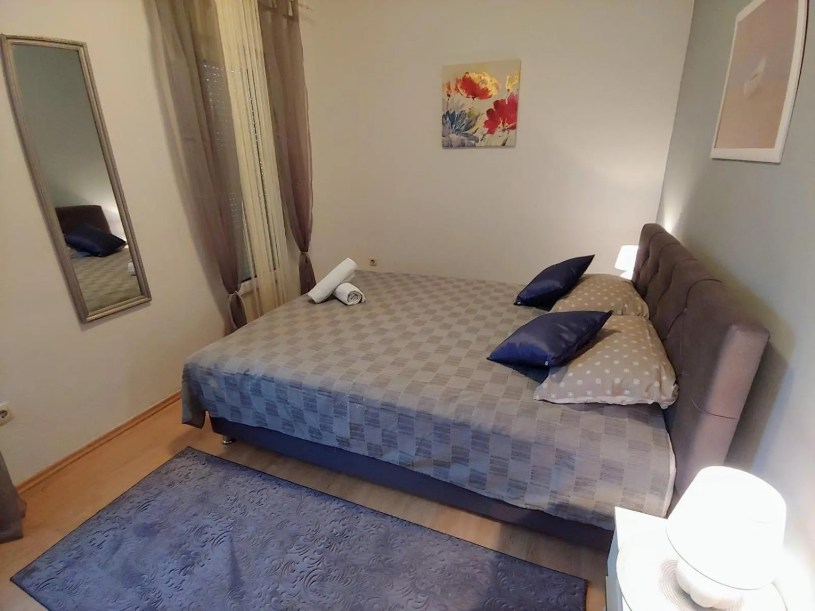 Bed in Apartments Tulipan - with free private parking garage