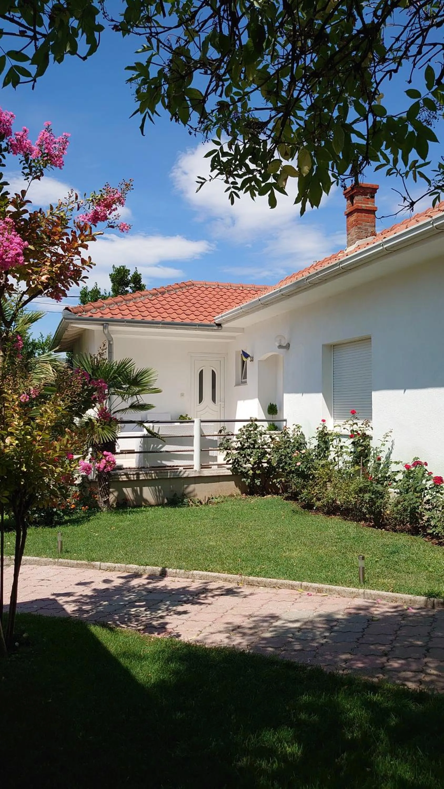 Garden in Apartments Tulipan - with free private parking garage