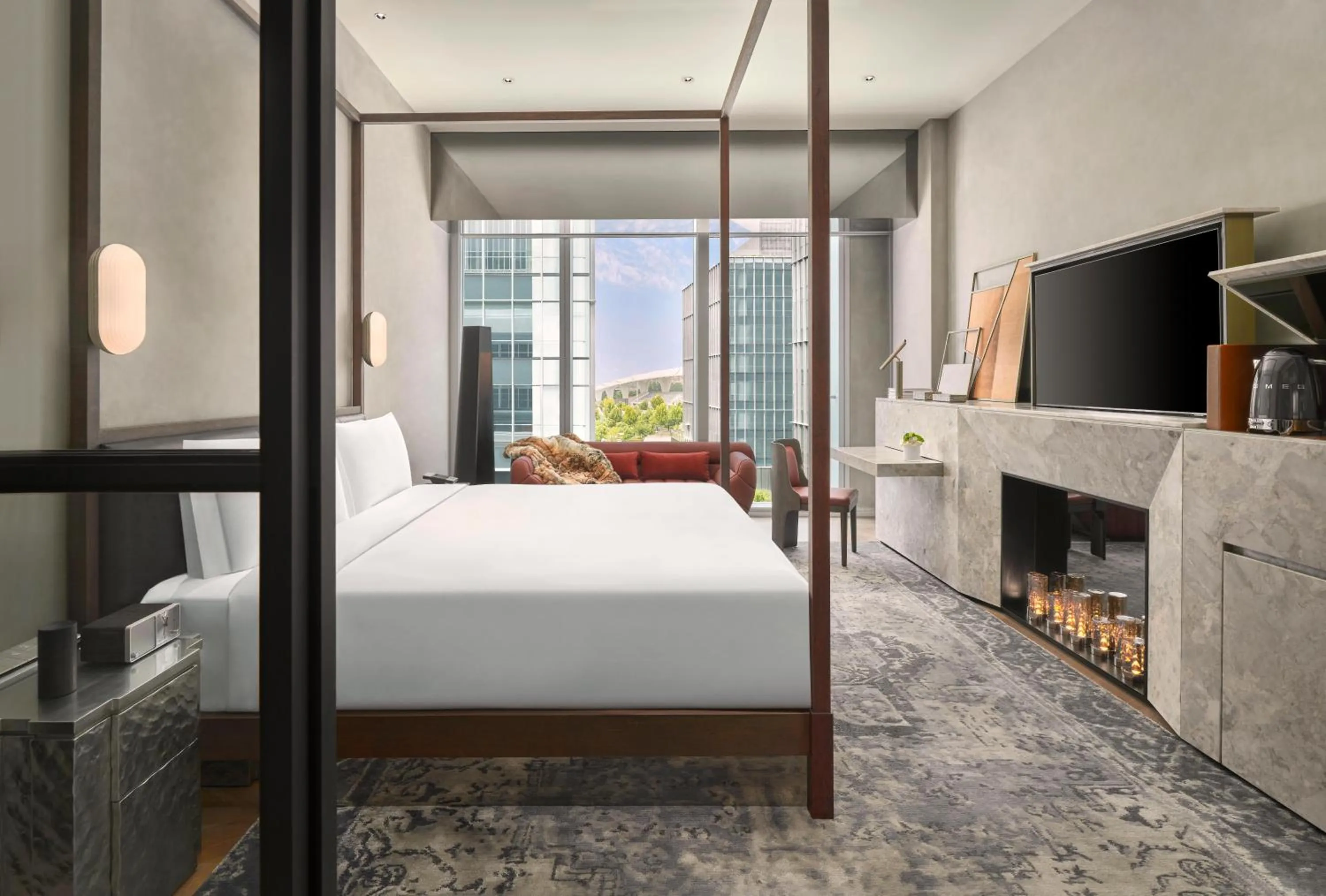 Photo of the whole room, Bed in Kimpton Qiantan Shanghai by IHG