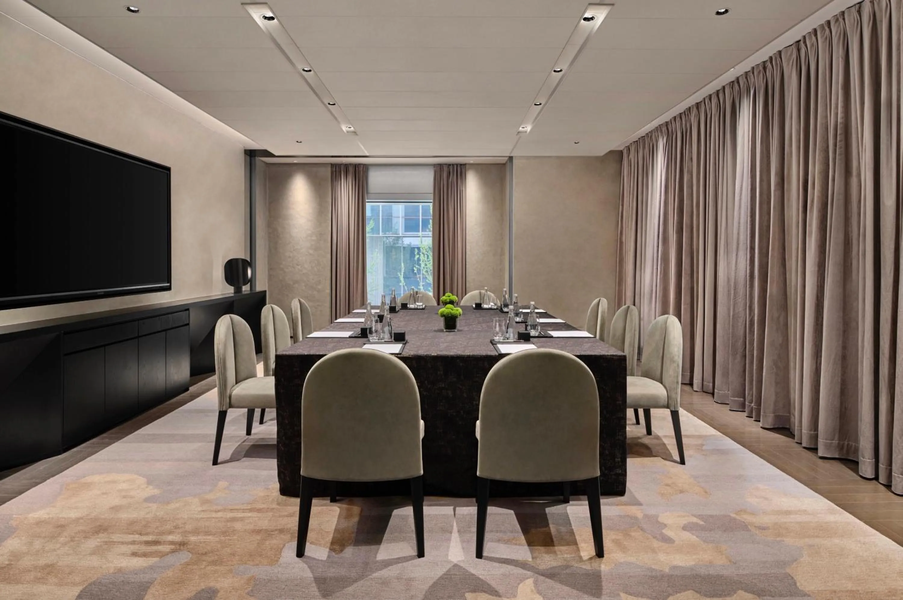 Meeting/conference room in Kimpton Qiantan Shanghai by IHG
