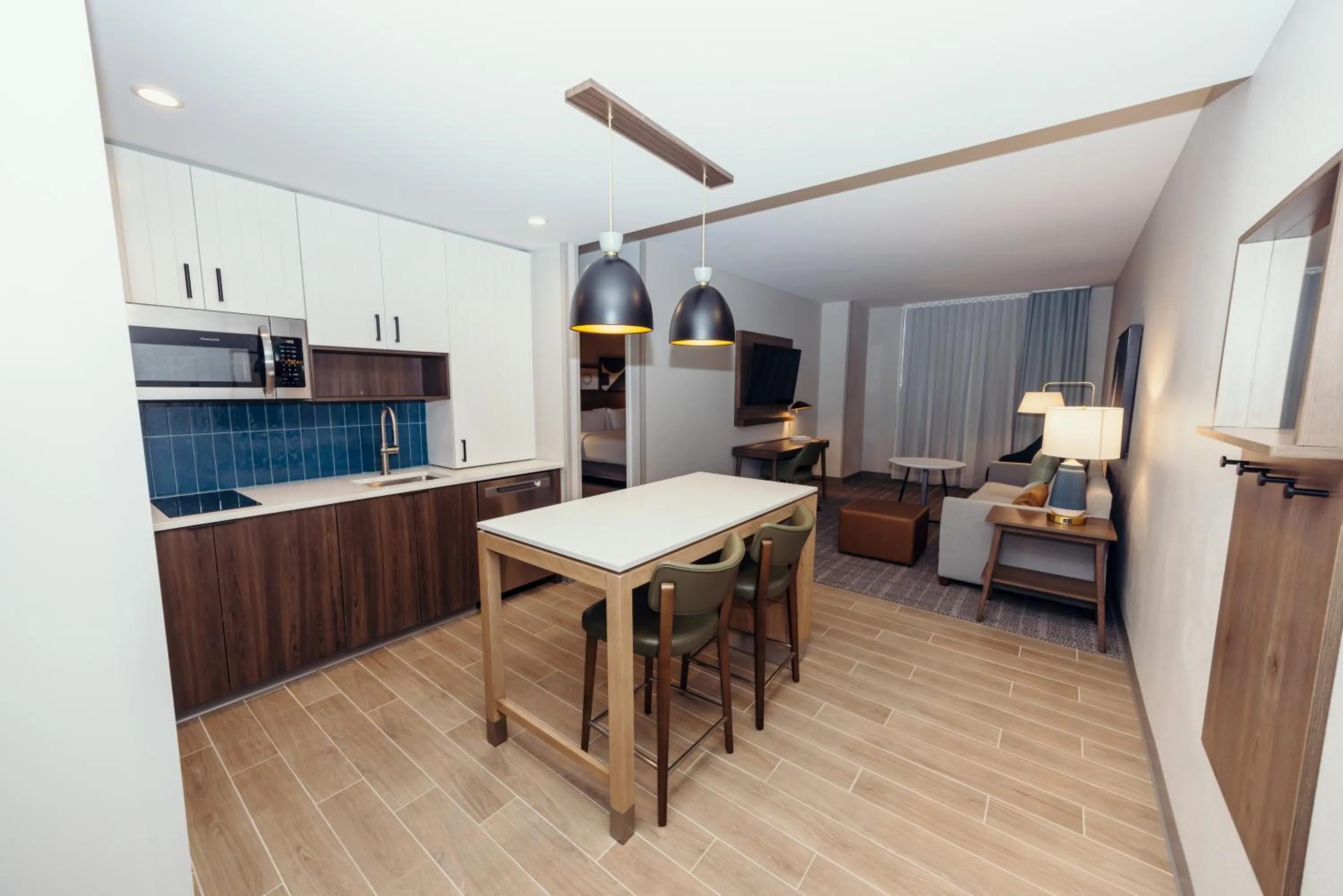 Kitchen or kitchenette in STAYBRIDGE SUITES Des Moines North - Ankeny by IHG