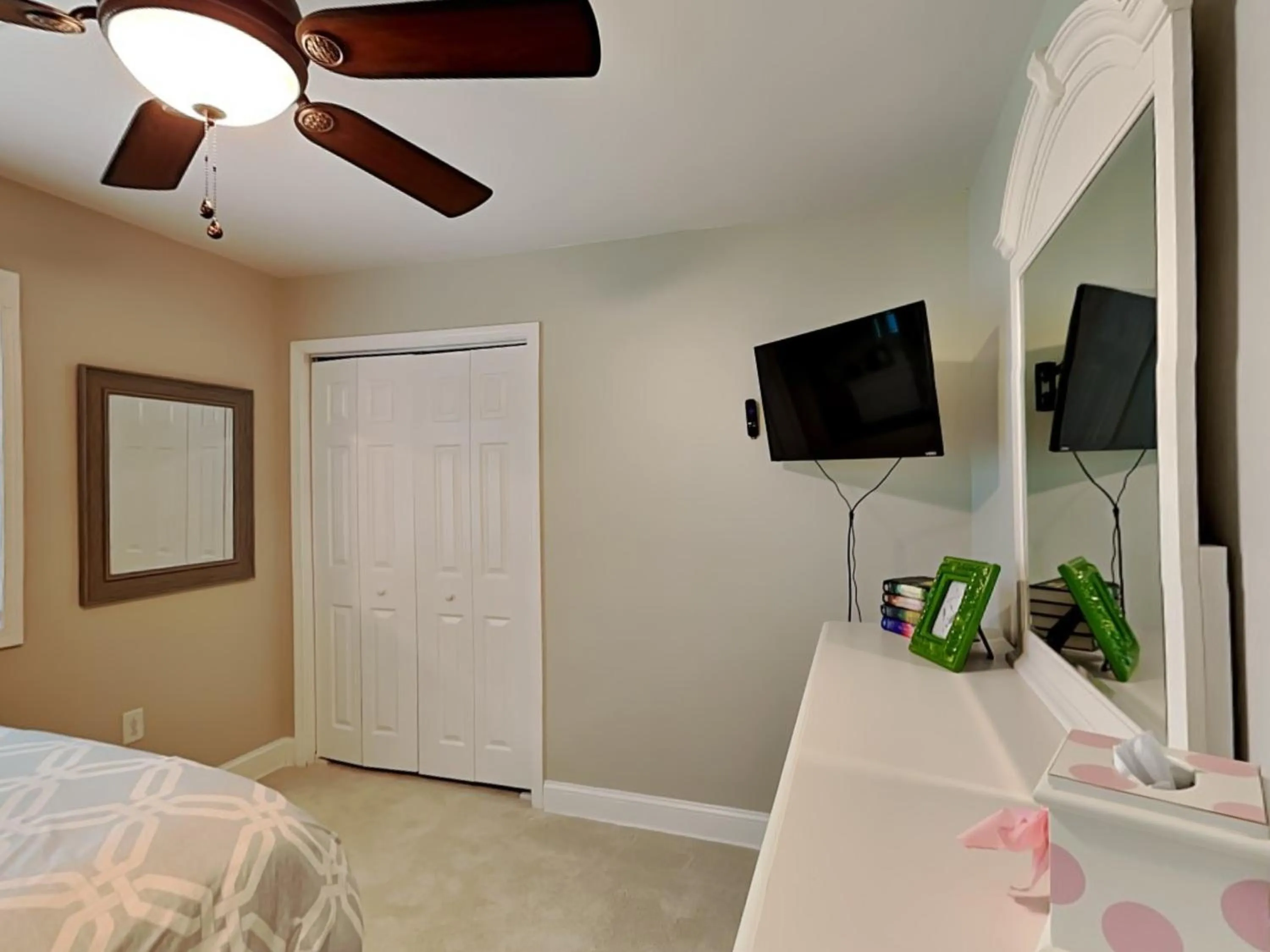 Property building, Bed in Yes Deer