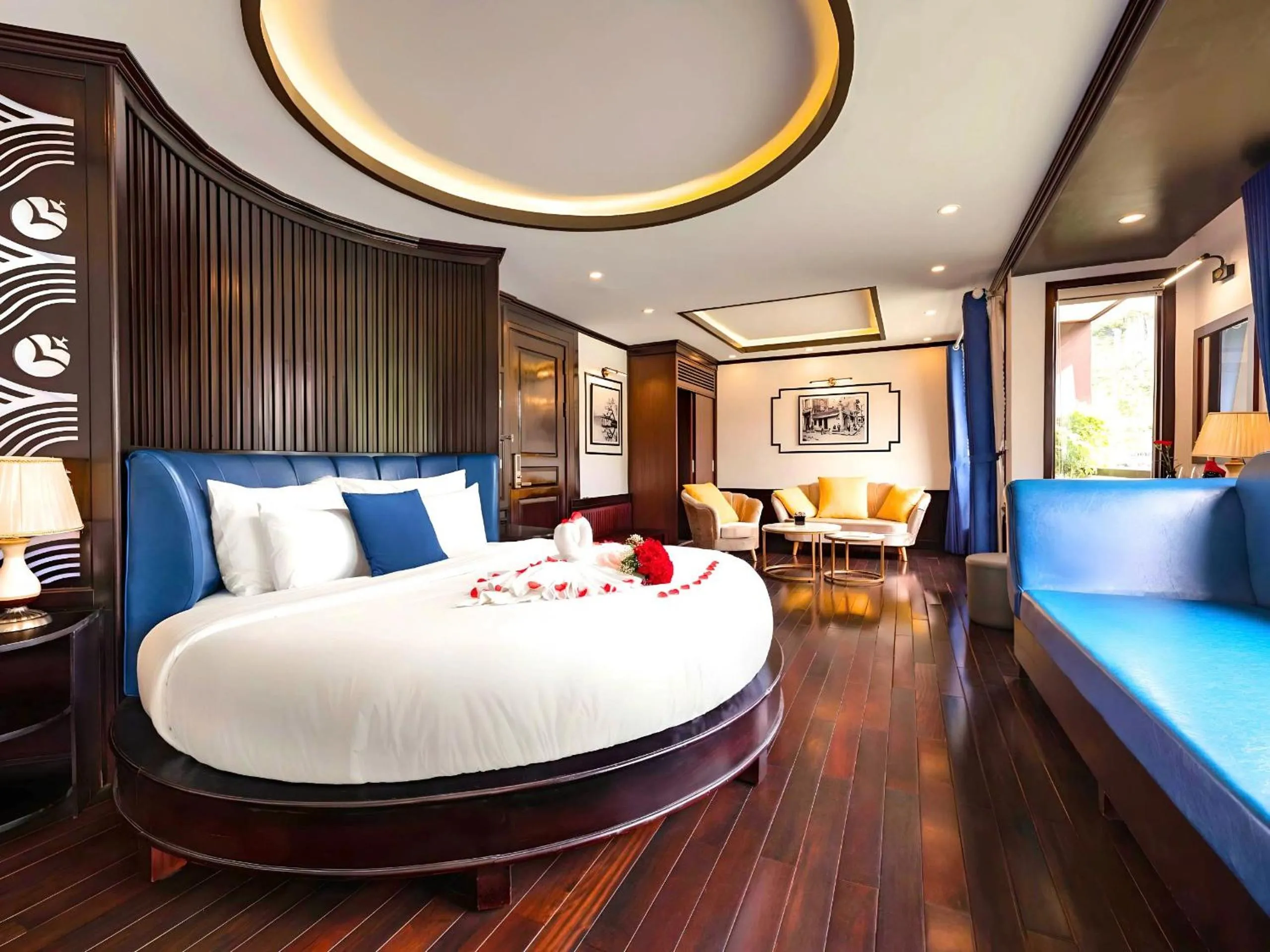 Bed in Le Journey Elegance Cruise