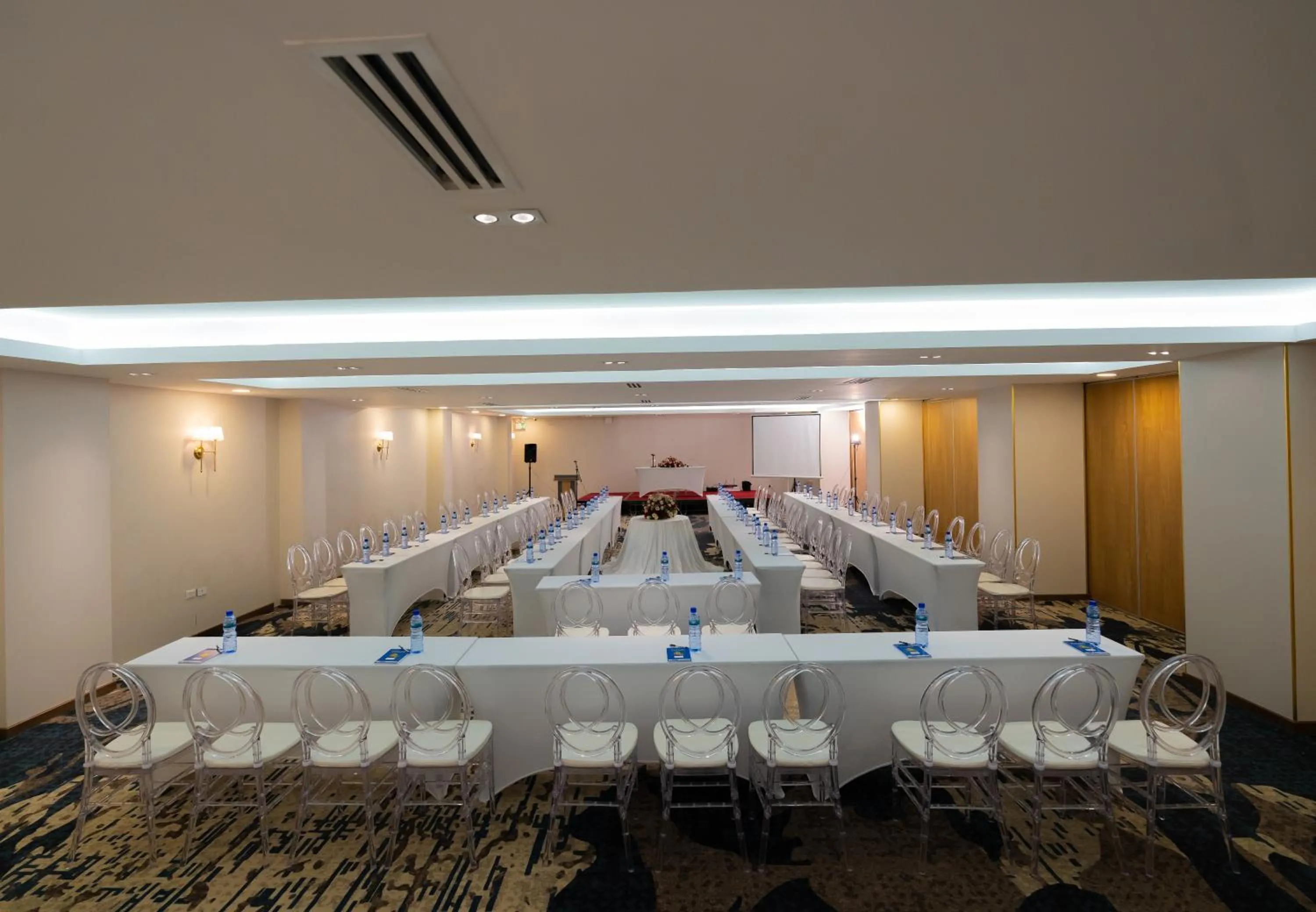Meeting/conference room in Stay Easy Plus Hotel