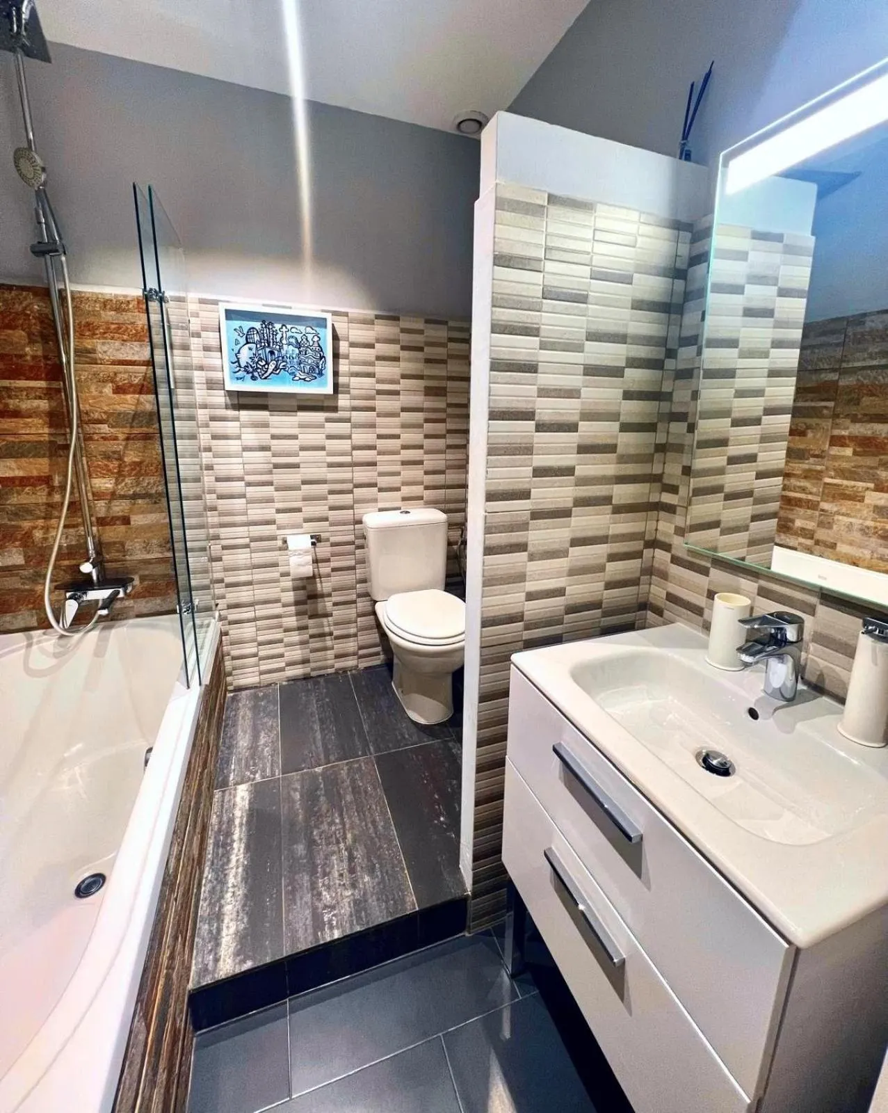 Shower in Luxury Central Apartment