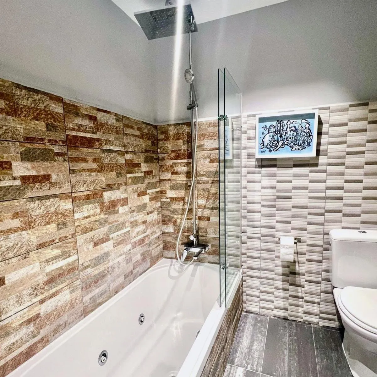 Shower in Luxury Central Apartment