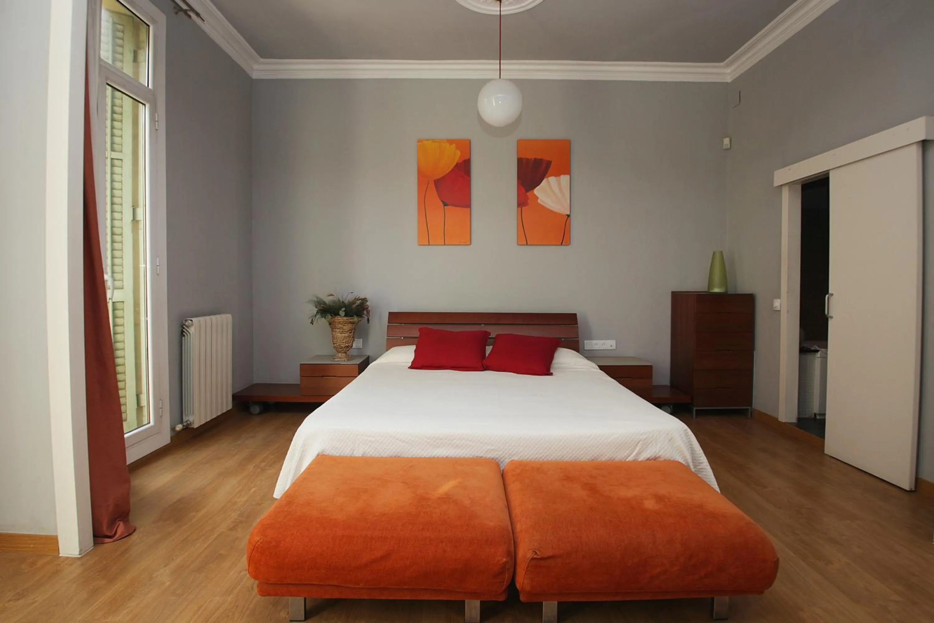 Photo of the whole room, Bed in Luxury Central Apartment